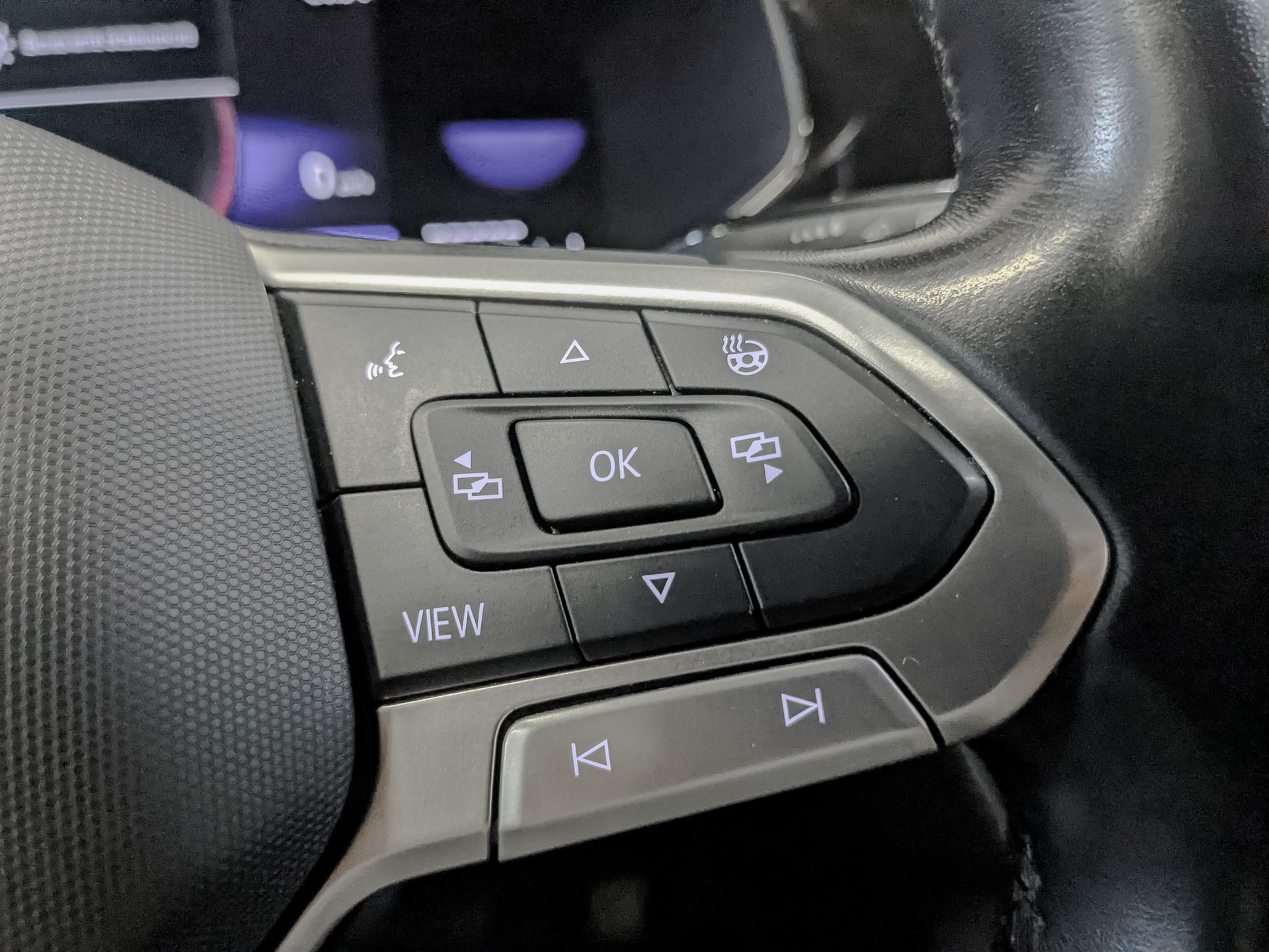 VOLKSWAGEN Taos 1.40 (150 л.с), автомат, 2022, пробег 95 360 км