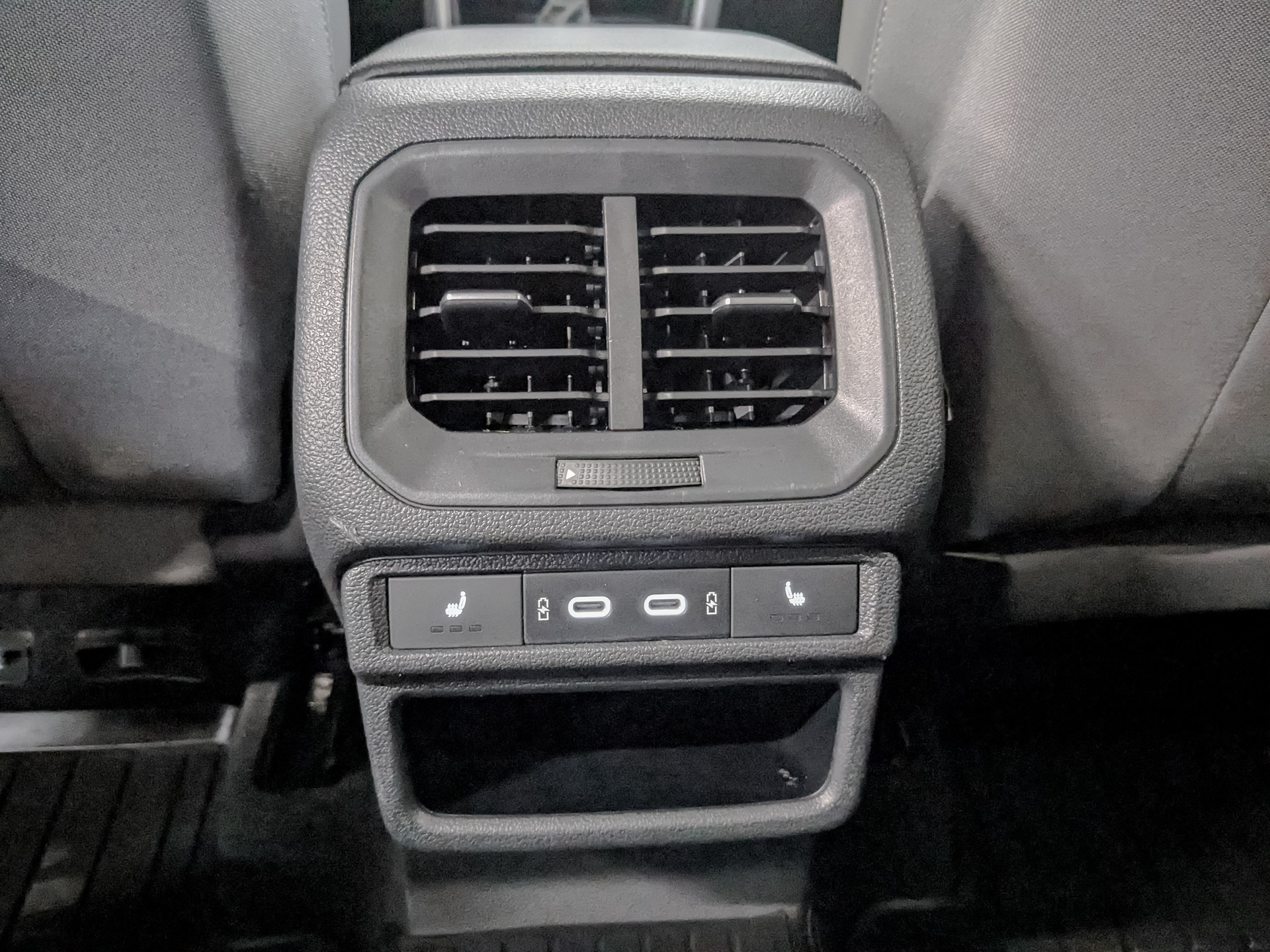 VOLKSWAGEN Taos 1.40 (150 л.с), автомат, 2022, пробег 95 360 км