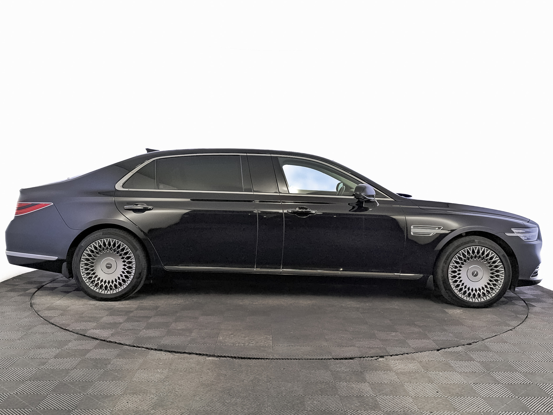 GENESIS G90 5.00 (413 л.с), автомат, 2022, пробег 55 762 км