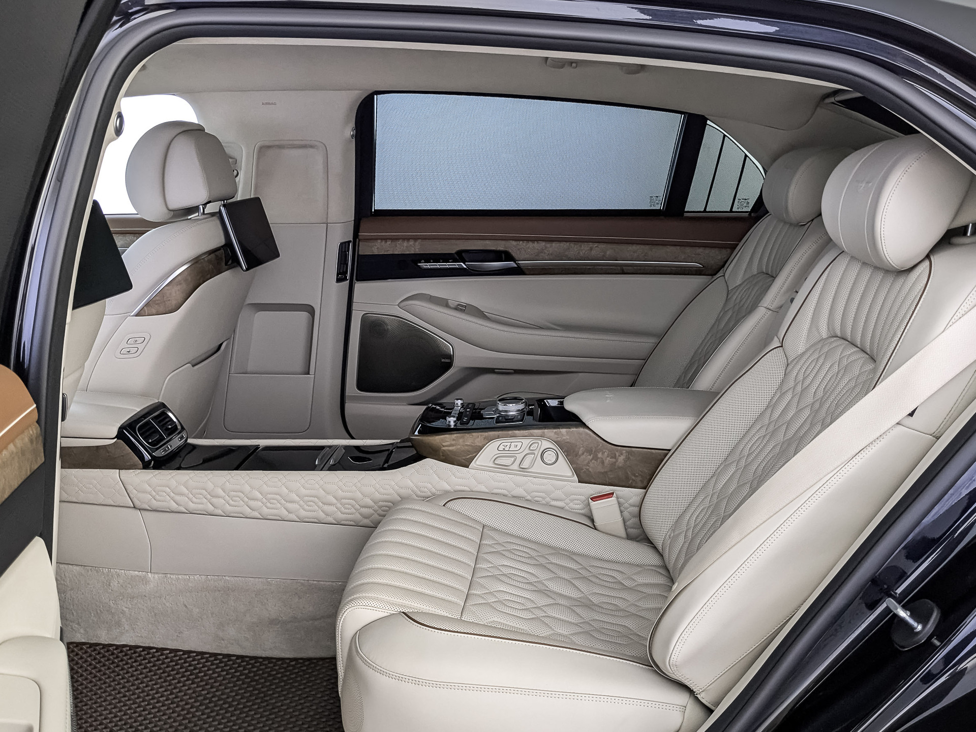 GENESIS G90 5.00 (413 л.с), автомат, 2022, пробег 55 762 км