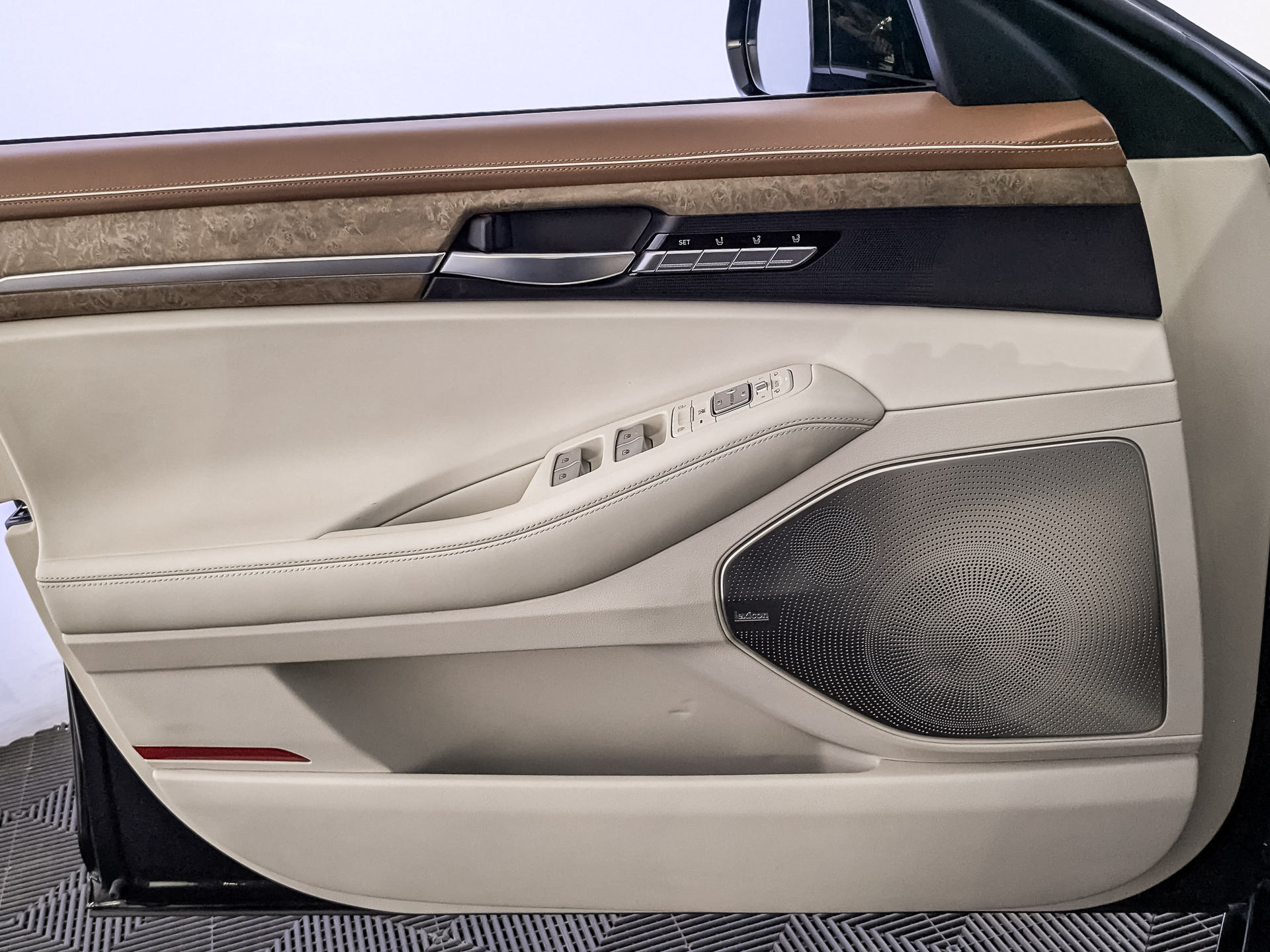 GENESIS G90 5.00 (413 л.с), автомат, 2022, пробег 55 762 км