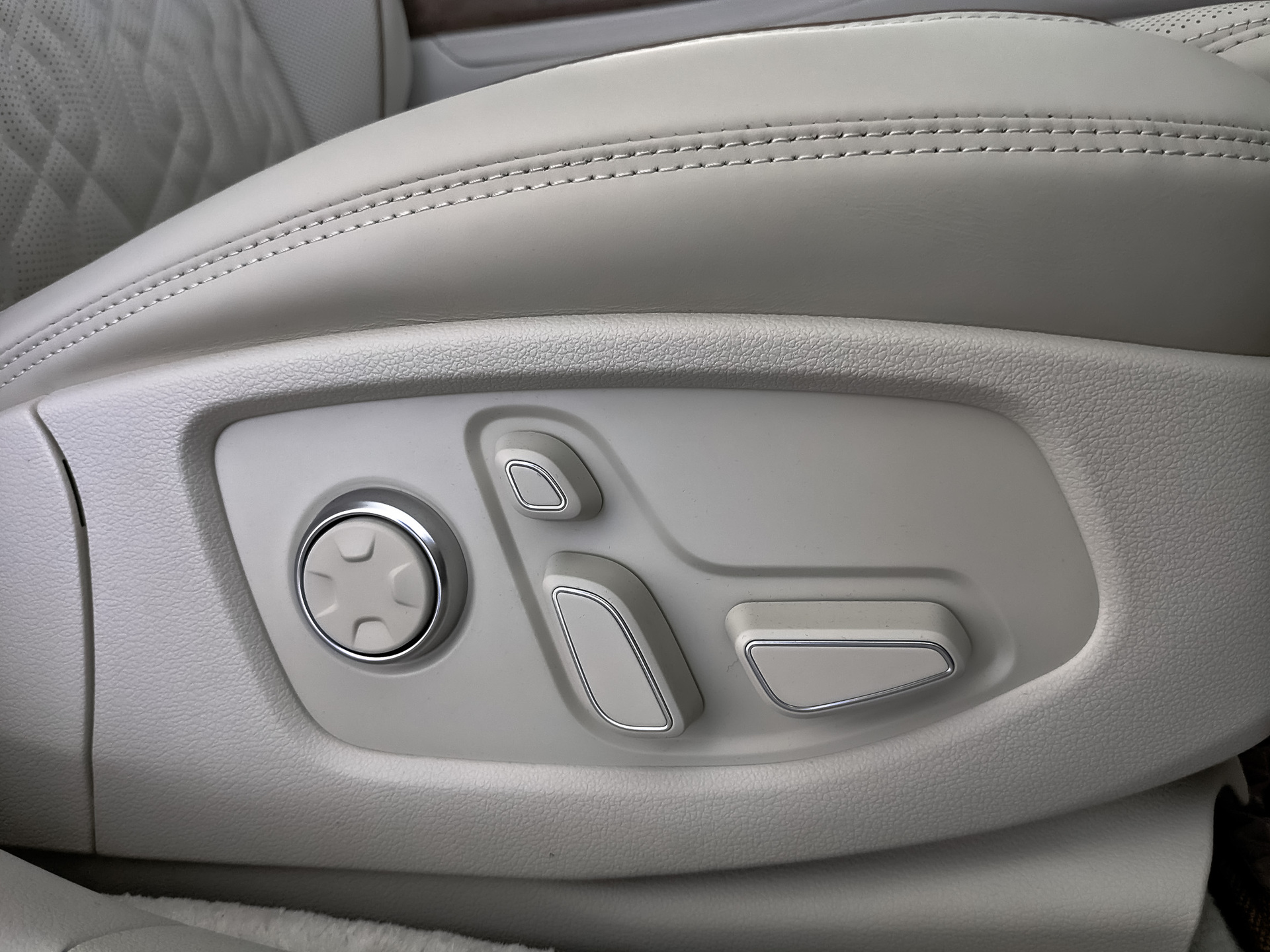 GENESIS G90 5.00 (413 л.с), автомат, 2022, пробег 55 762 км