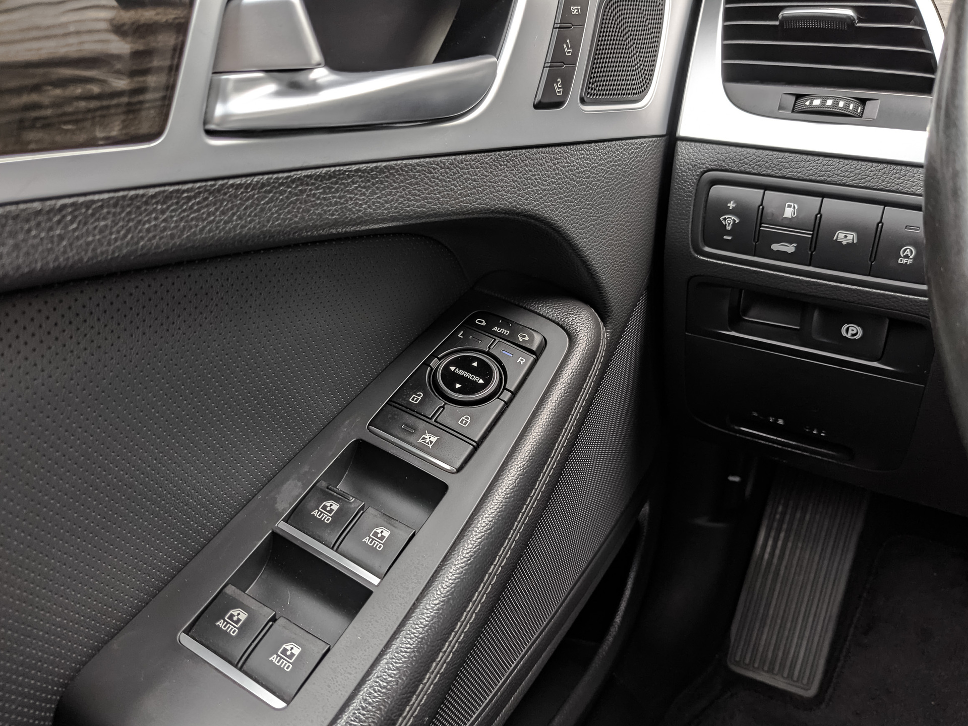 GENESIS G80 2.00 (197 л.с), автомат, 2019, пробег 223 337 км