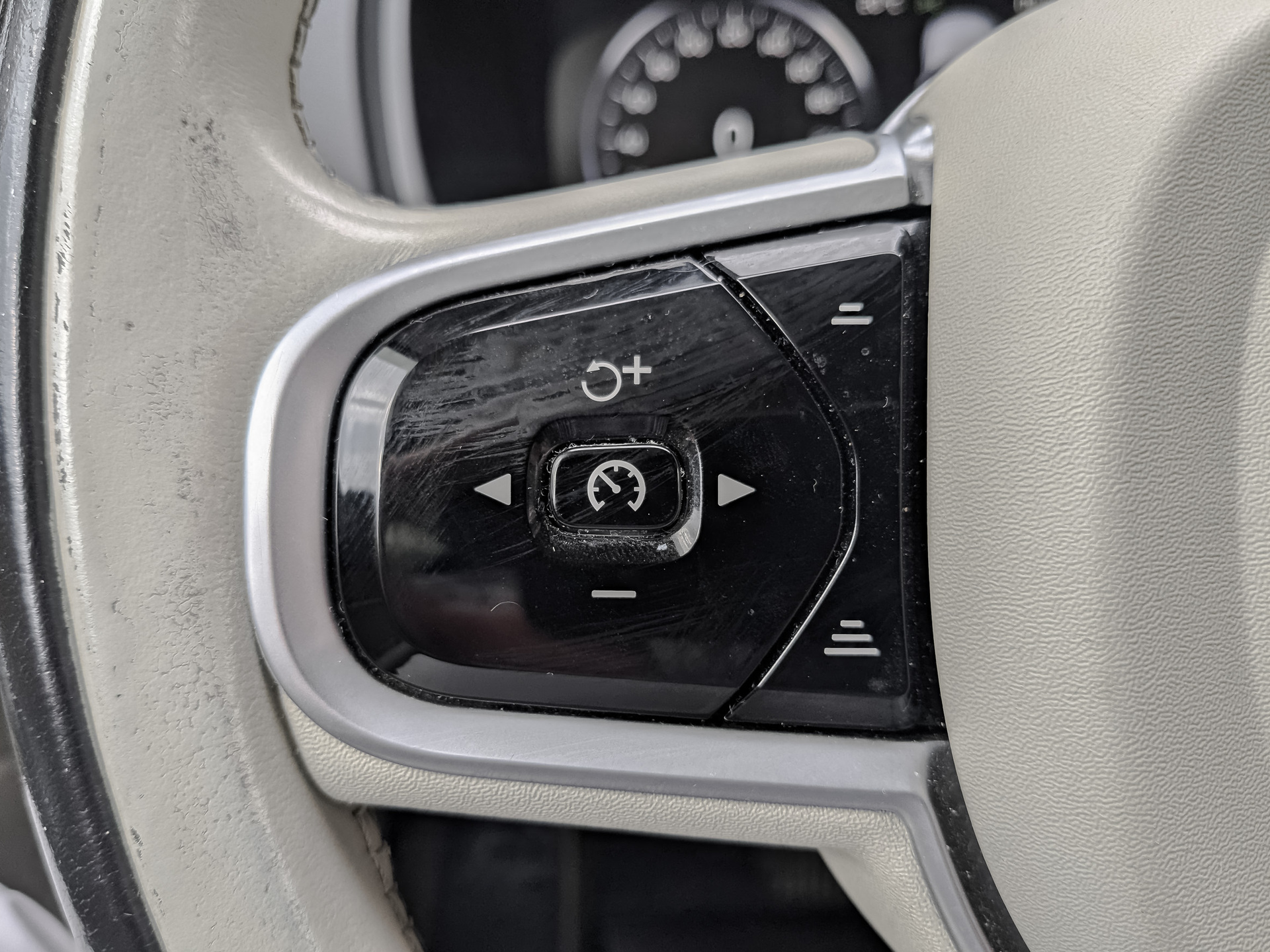 VOLVO XC90 2.00 (235 л.с), автомат, 2018, пробег 200 505 км