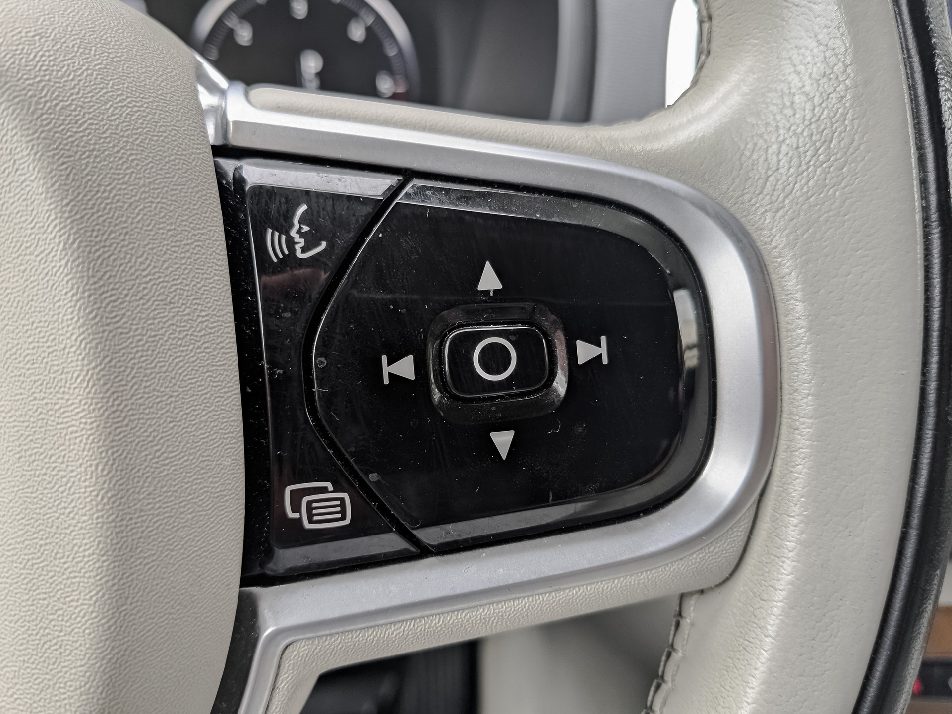VOLVO XC90 2.00 (235 л.с), автомат, 2018, пробег 200 505 км