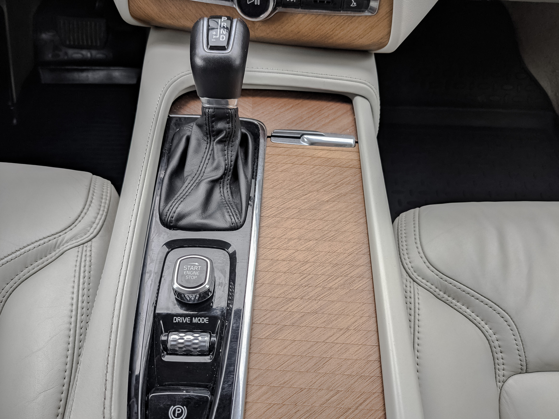 VOLVO XC90 2.00 (235 л.с), автомат, 2018, пробег 200 505 км