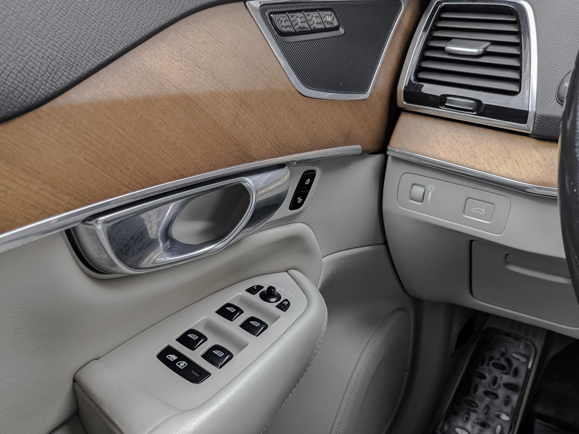 VOLVO XC90 2.00 (235 л.с), автомат, 2018, пробег 200 505 км