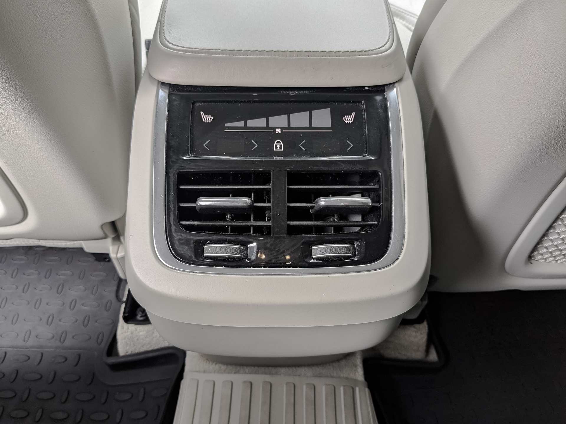 VOLVO XC90 2.00 (235 л.с), автомат, 2018, пробег 200 505 км