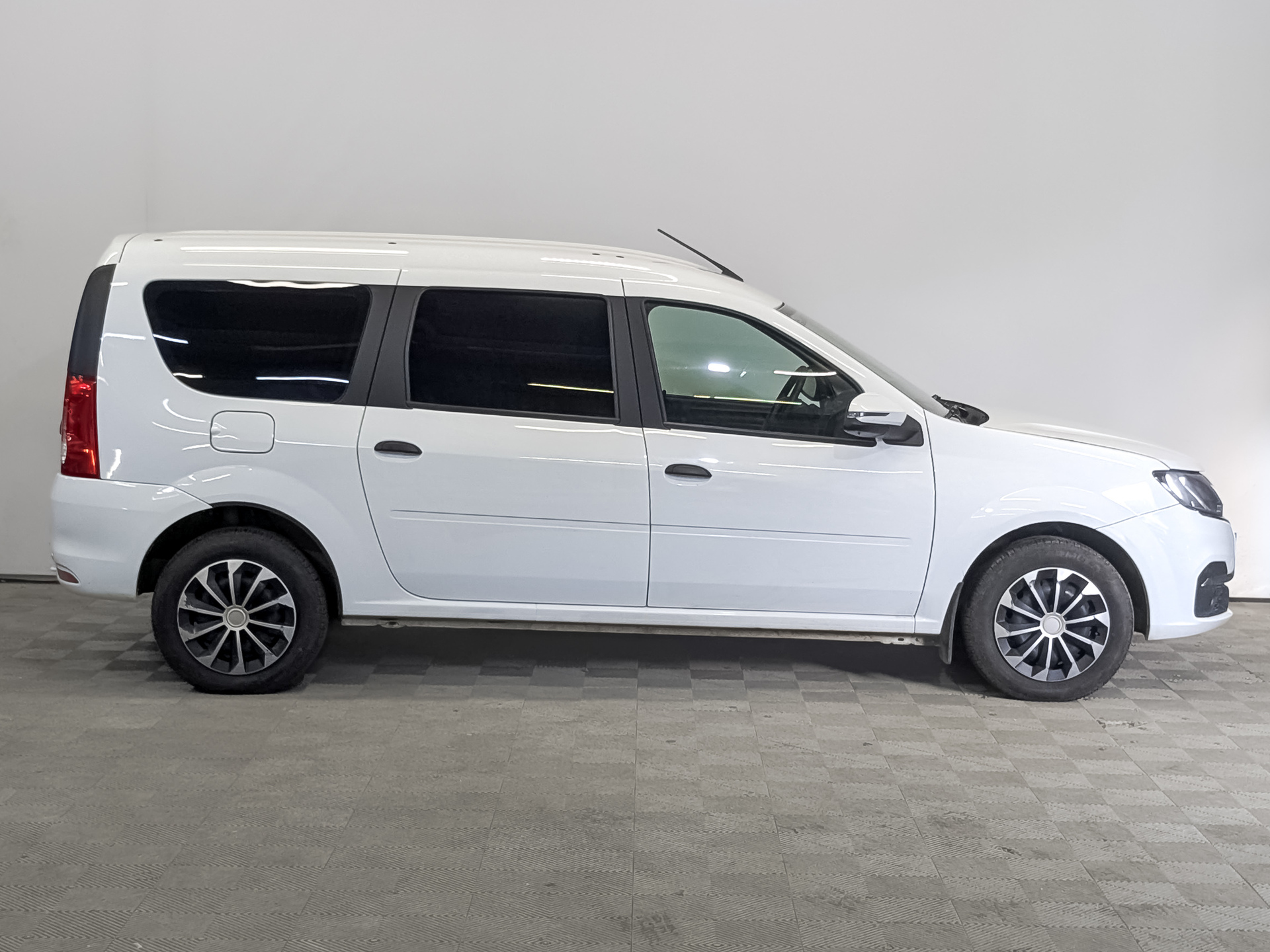 LADA Largus 1.60 (90 л.с), механическая, 2024, пробег 80 203 км