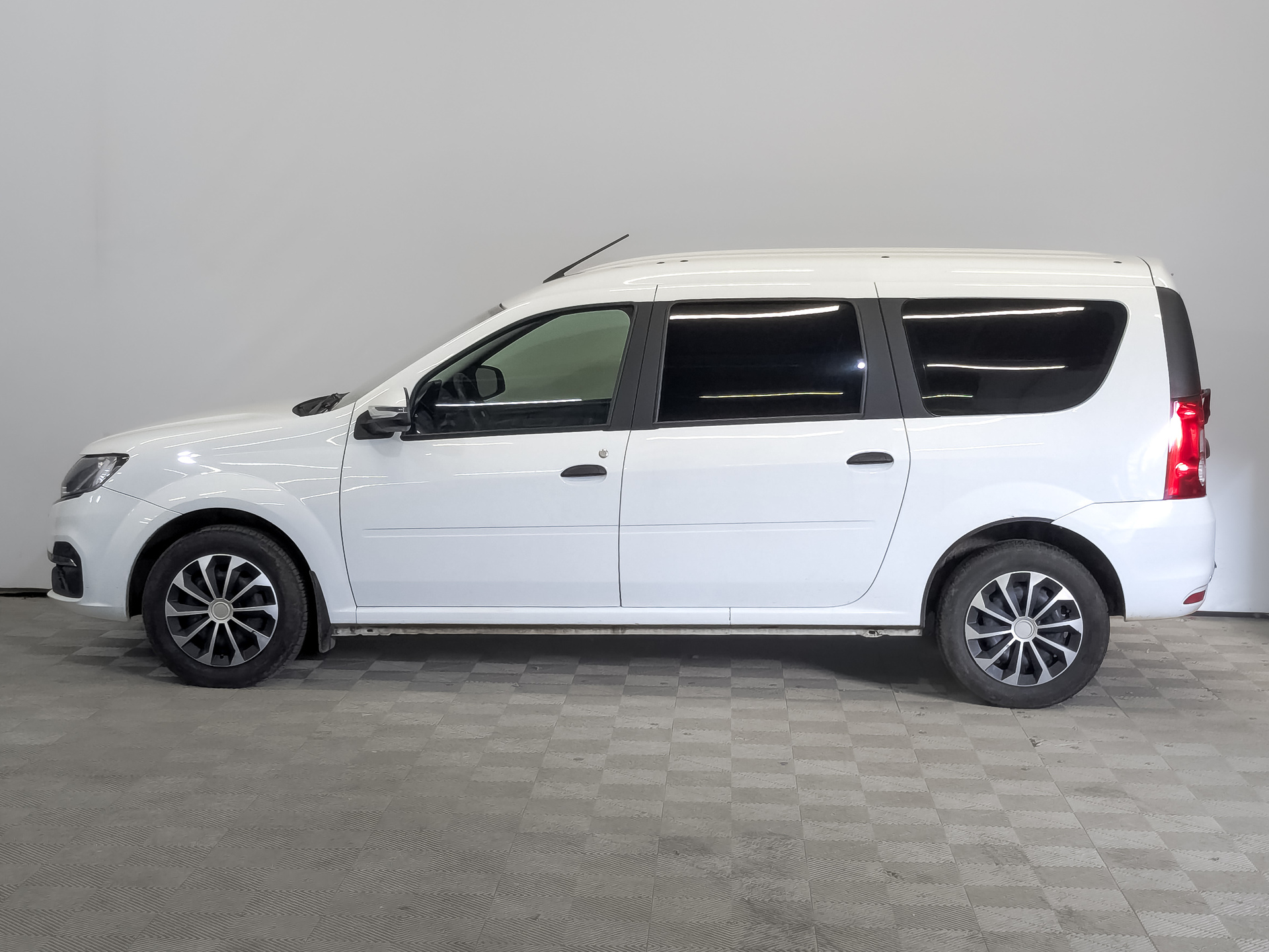 LADA Largus 1.60 (90 л.с), механическая, 2024, пробег 80 203 км