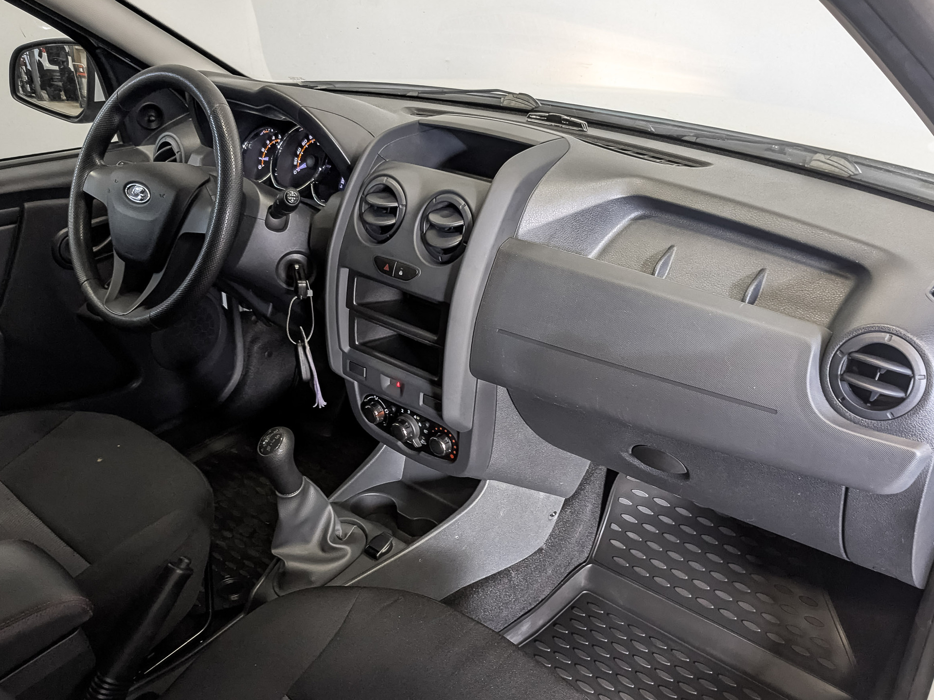 LADA Largus 1.60 (90 л.с), механическая, 2024, пробег 80 203 км
