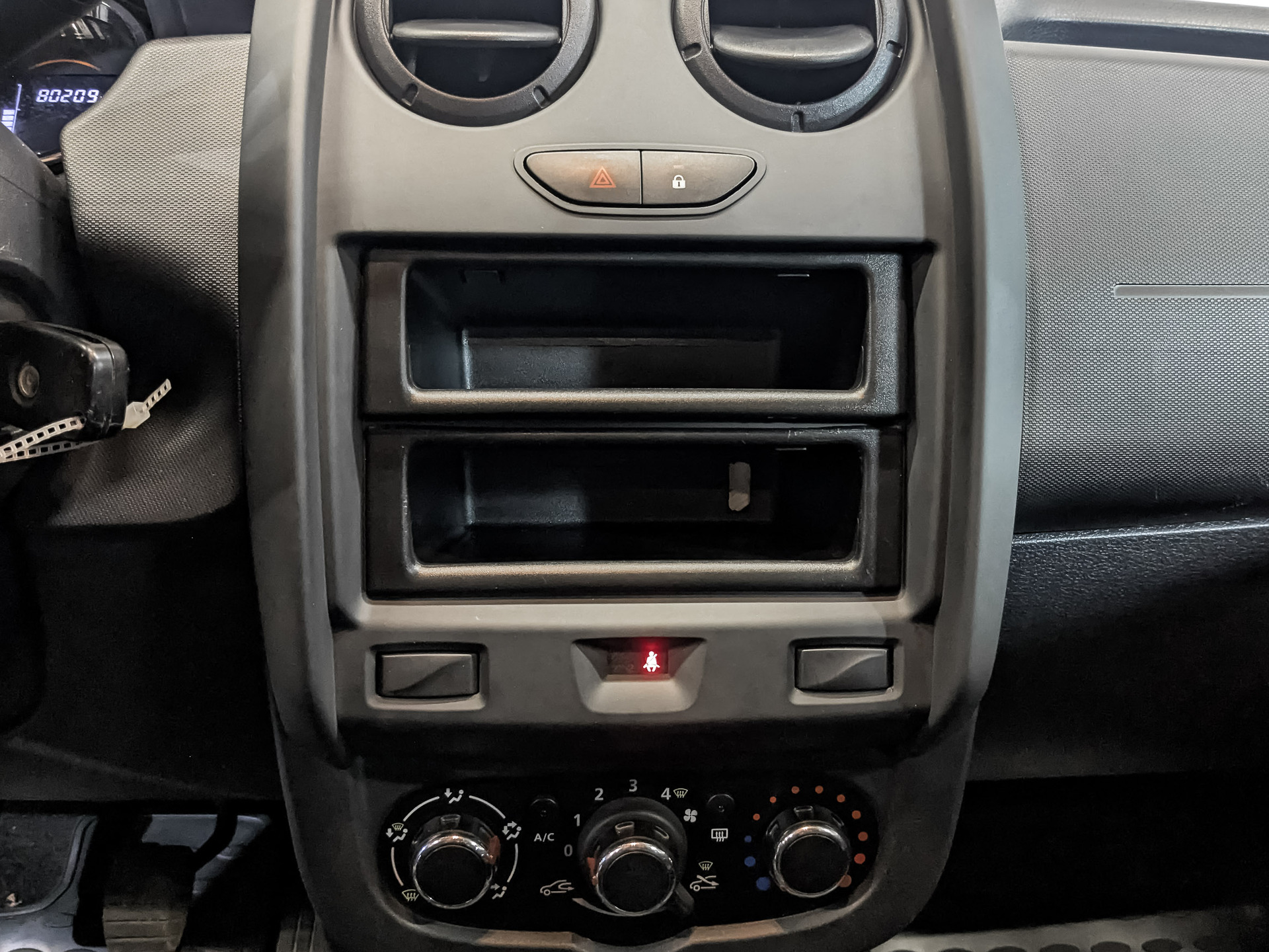 LADA Largus 1.60 (90 л.с), механическая, 2024, пробег 80 203 км