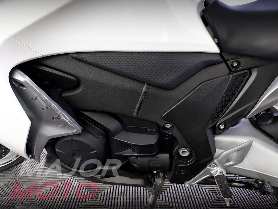 Honda VFR 1200 - фото №11