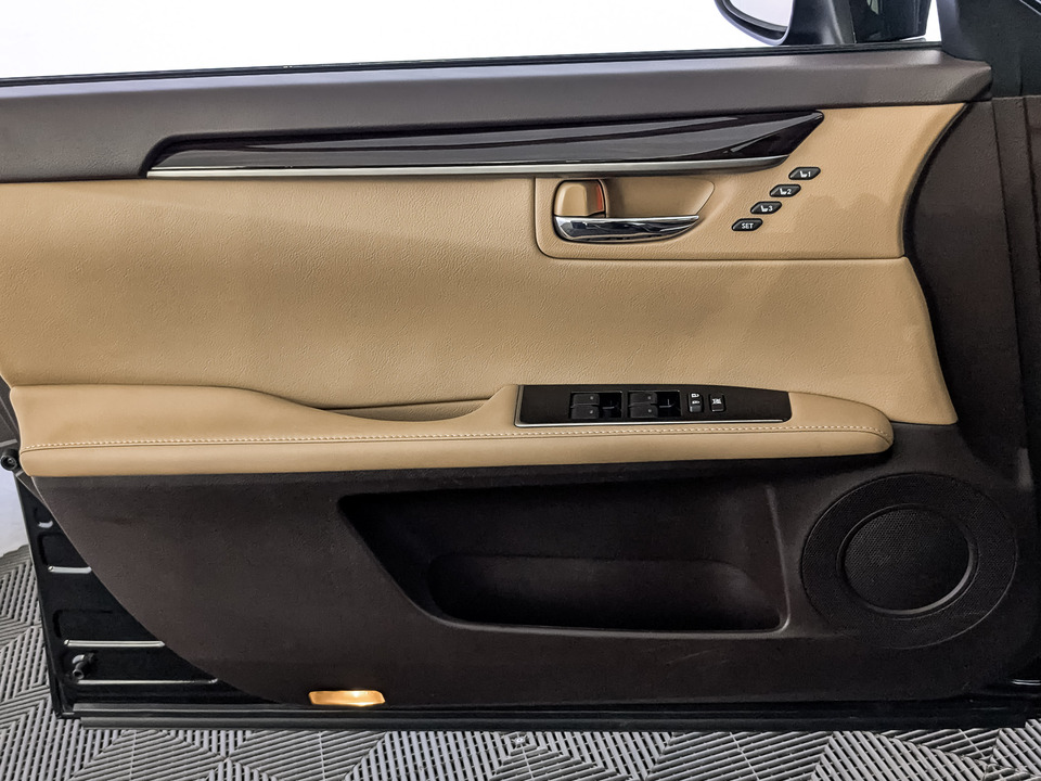 Фото Lexus ES с пробегом 99407 км