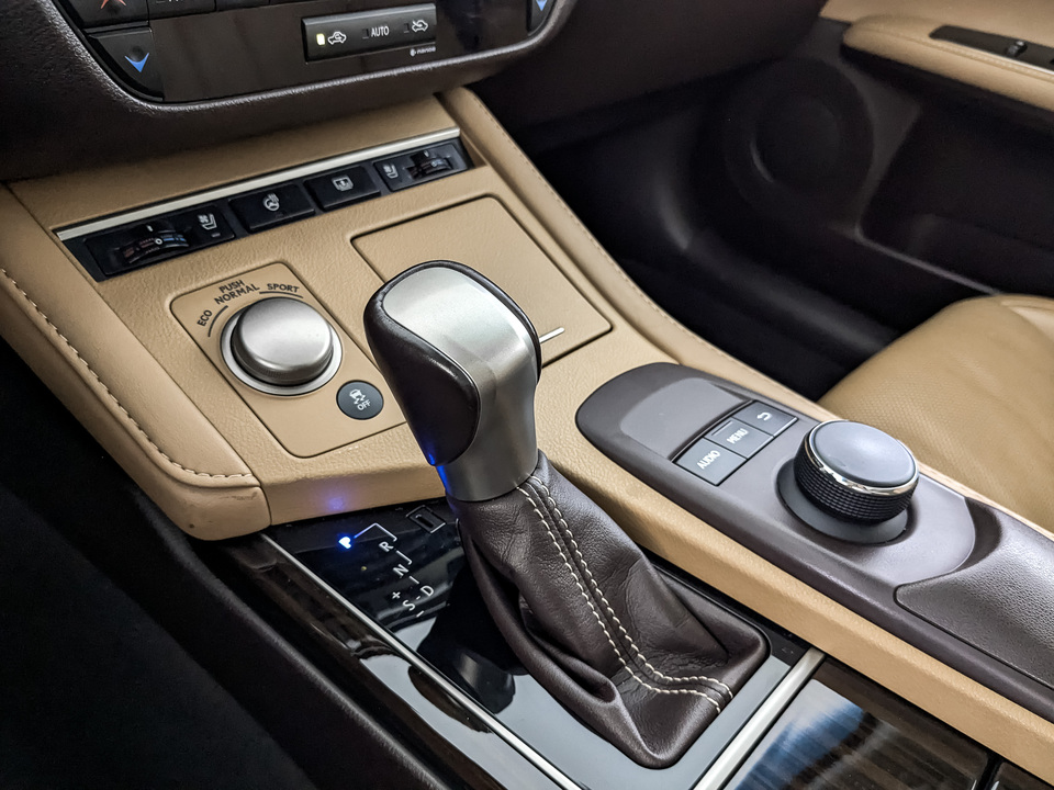 Фото Lexus ES с пробегом 99407 км
