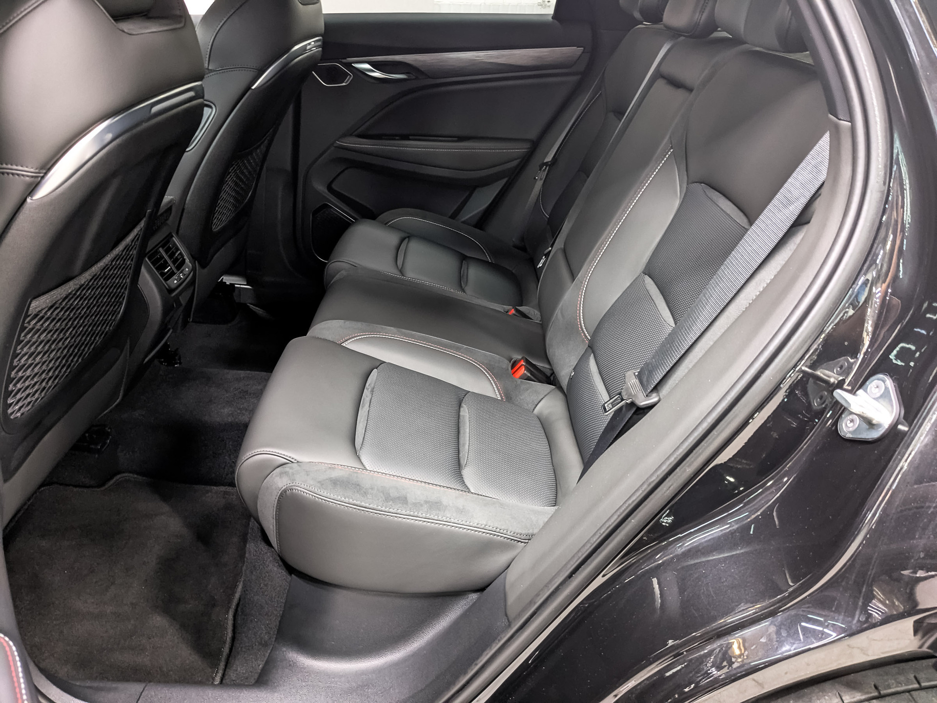 GEELY Tugella 2.00 (238 л.с), автомат, 2023, пробег 33 260 км