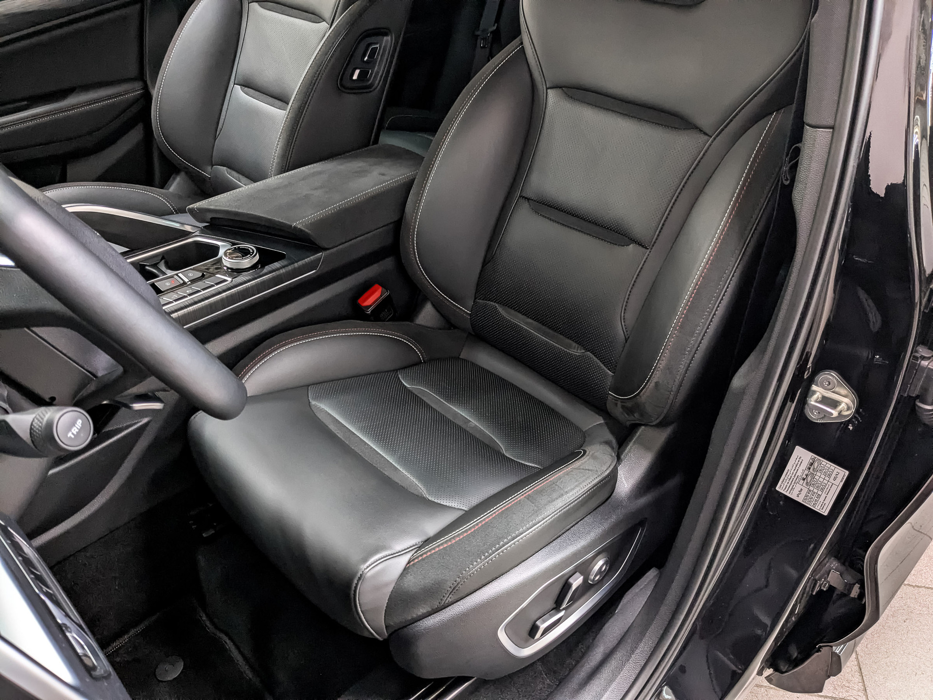 GEELY Tugella 2.00 (238 л.с), автомат, 2023, пробег 33 260 км