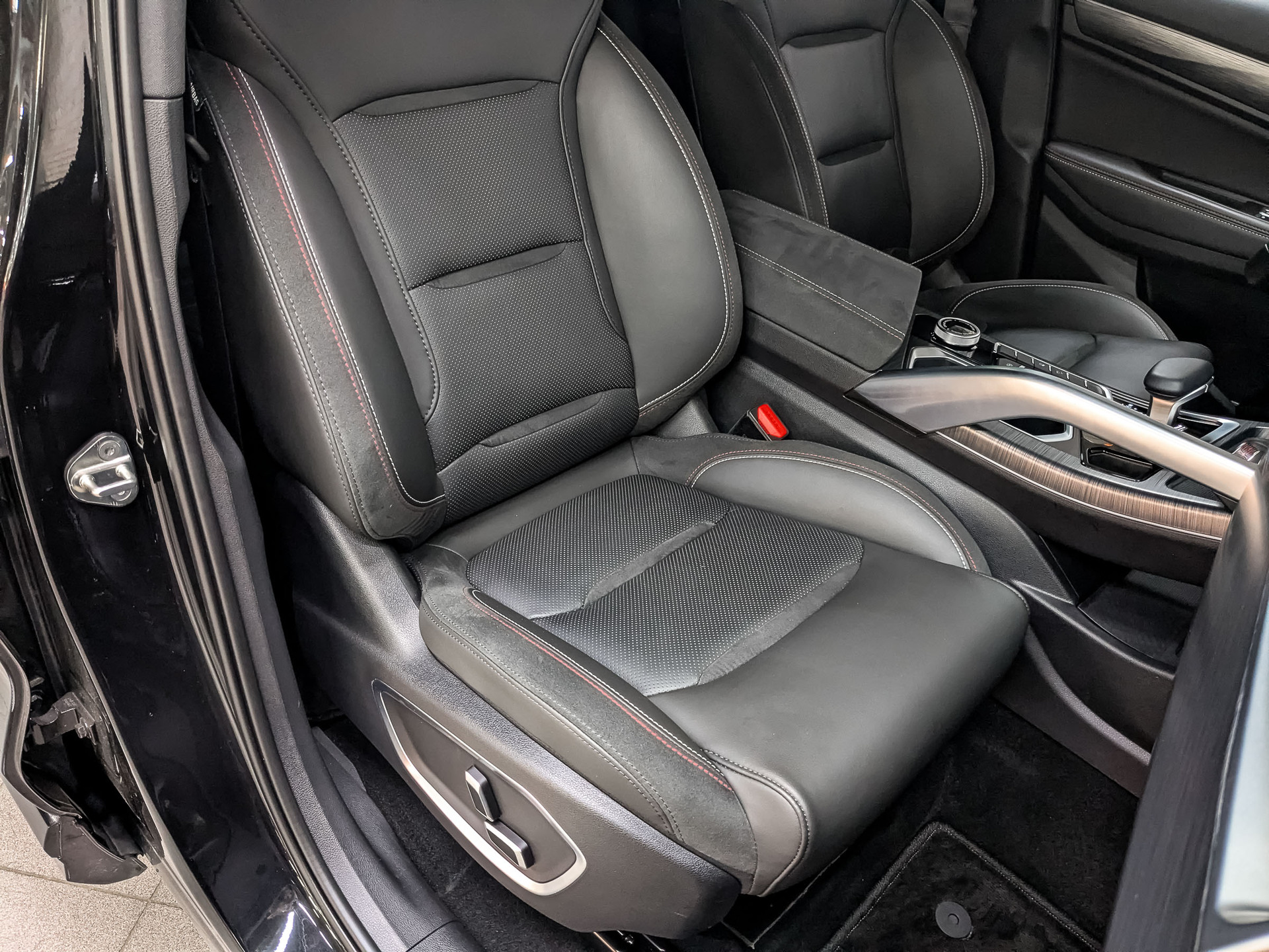 GEELY Tugella 2.00 (238 л.с), автомат, 2023, пробег 33 260 км