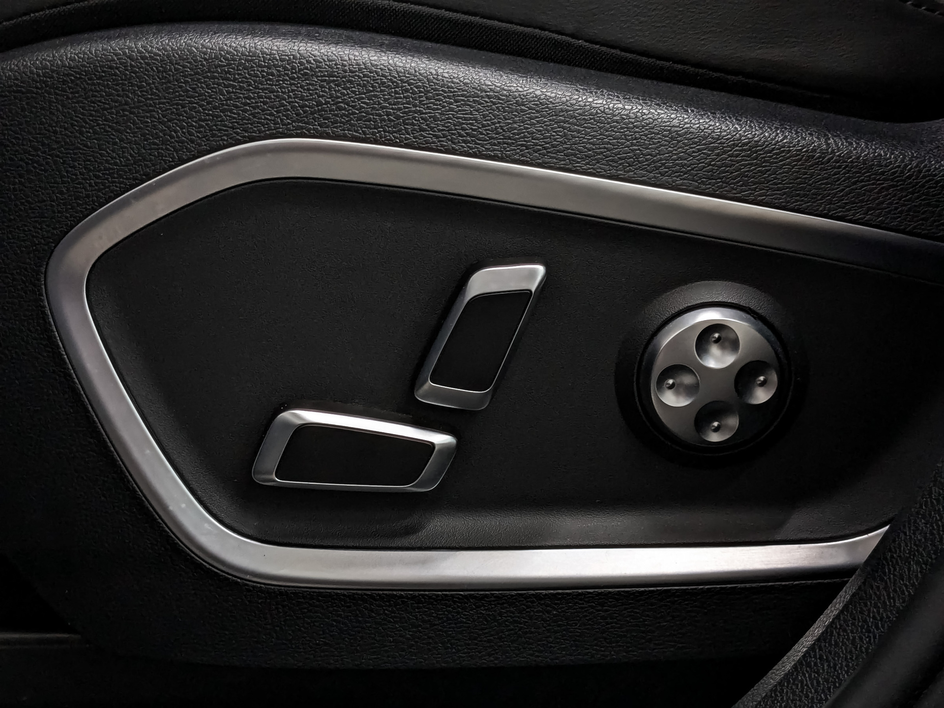 GEELY Tugella 2.00 (238 л.с), автомат, 2023, пробег 33 260 км
