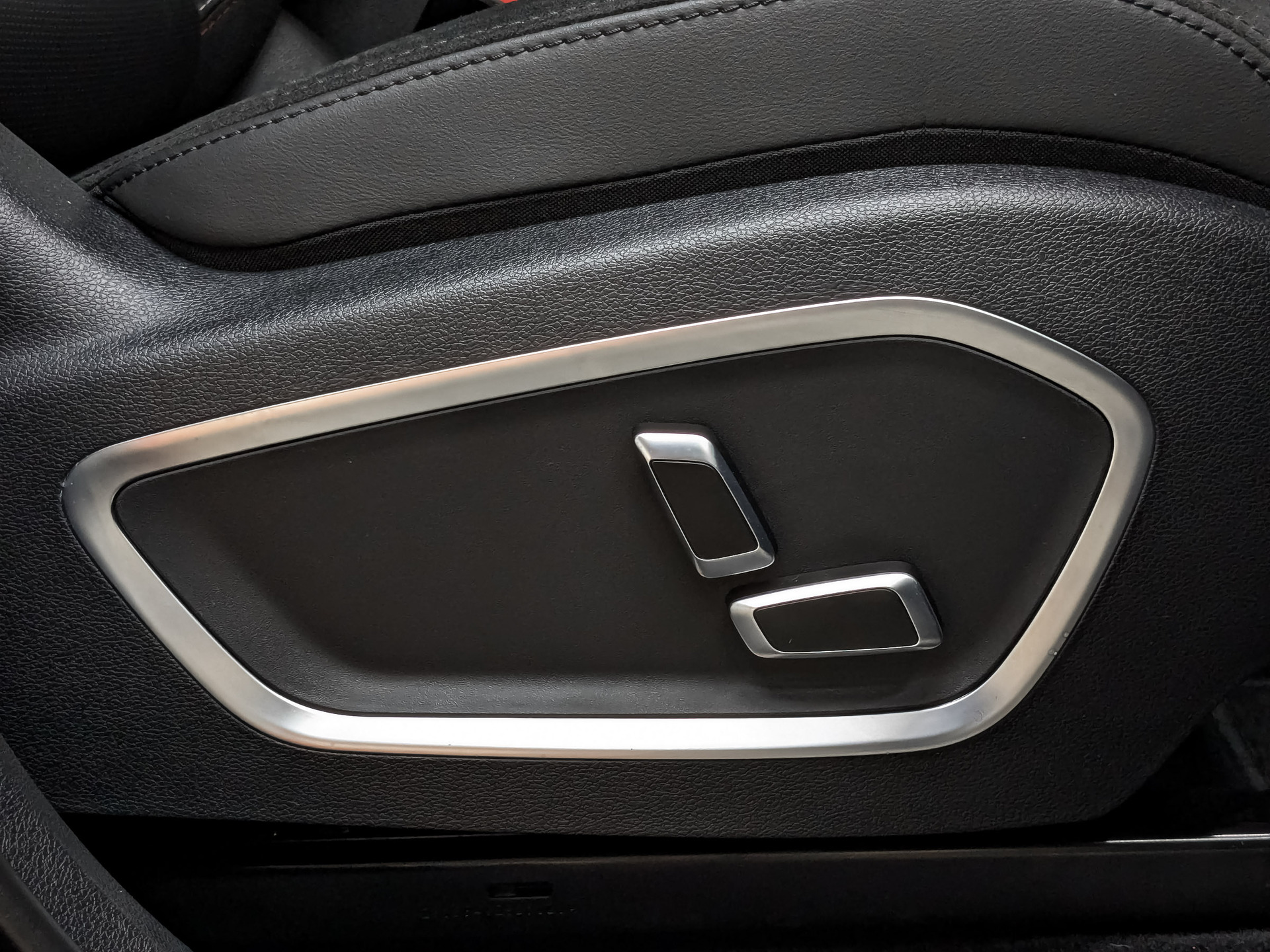 GEELY Tugella 2.00 (238 л.с), автомат, 2023, пробег 33 260 км