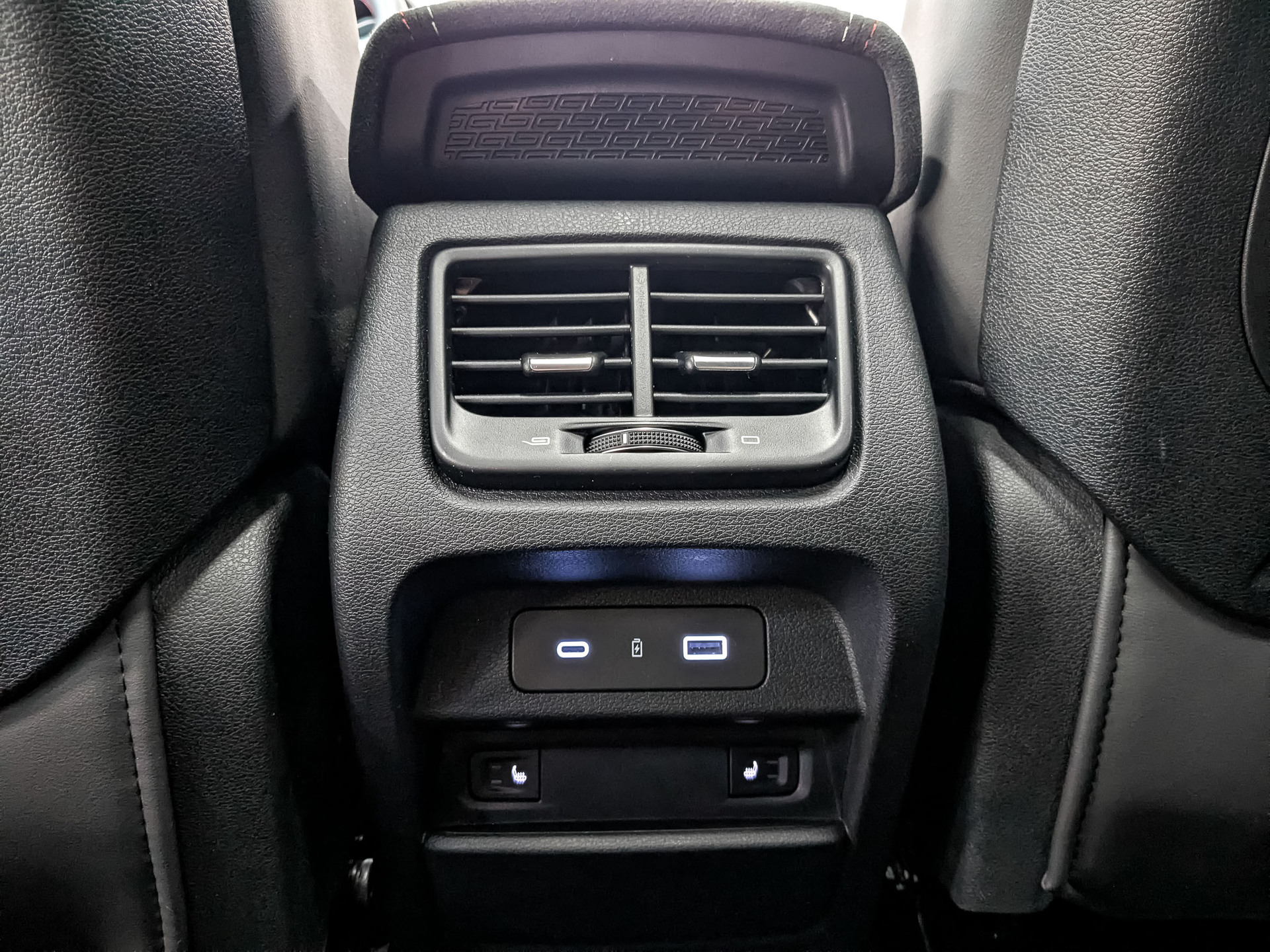 GEELY Tugella 2.00 (238 л.с), автомат, 2023, пробег 33 260 км