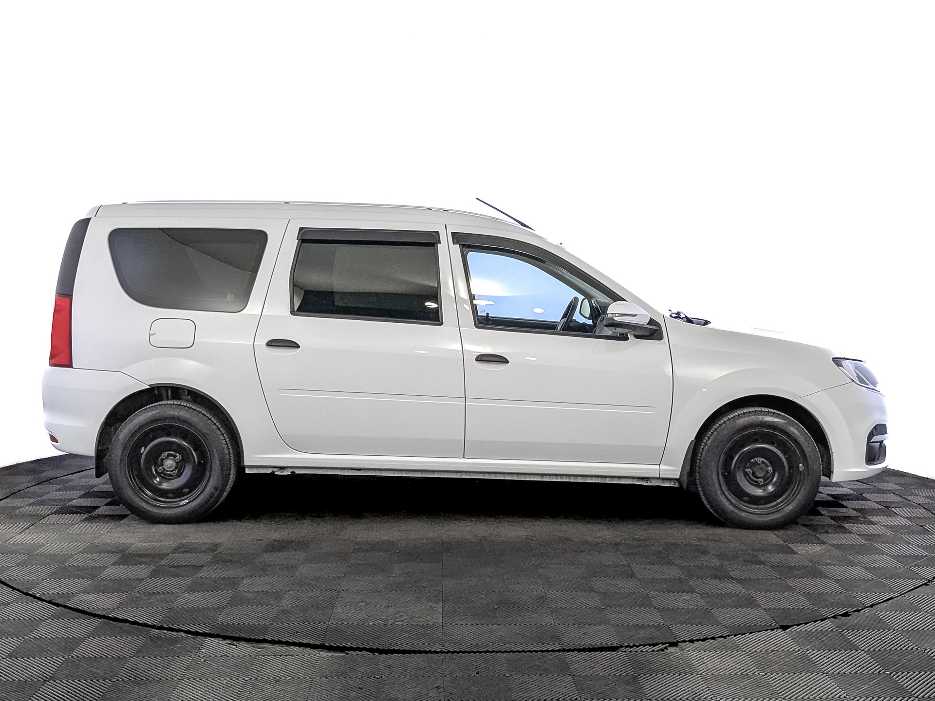 LADA Largus 1.60 (90 л.с), механическая, 2021, пробег 32 820 км