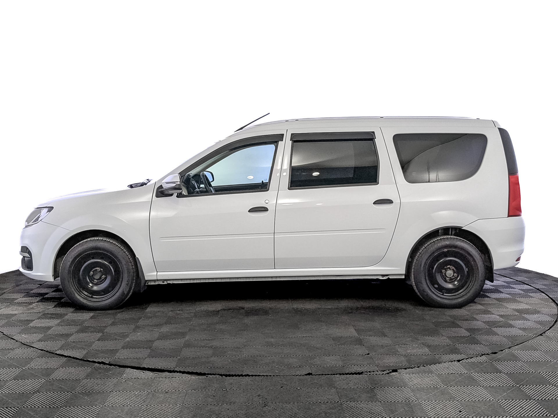 LADA Largus 1.60 (90 л.с), механическая, 2021, пробег 32 820 км