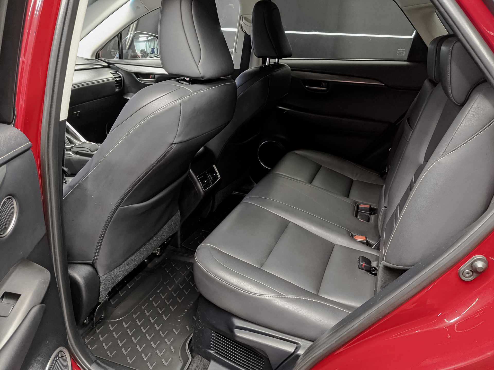 LEXUS NX 2.00 (150 л.с), автомат, 2017, пробег 168 946 км