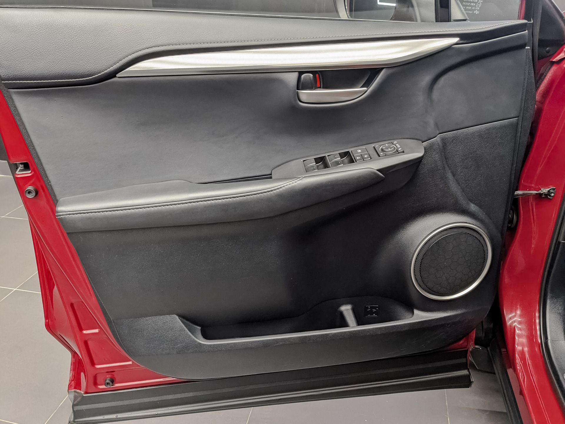 LEXUS NX 2.00 (150 л.с), автомат, 2017, пробег 168 946 км