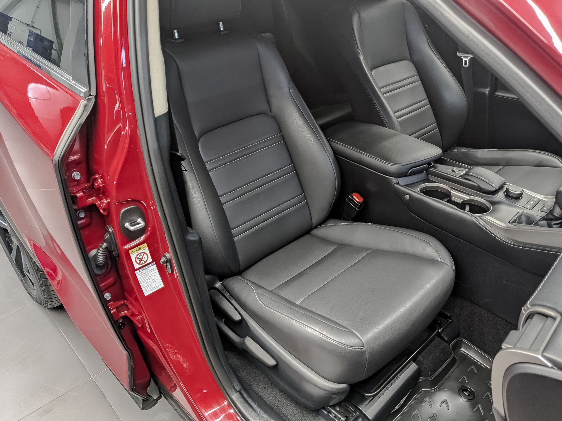 LEXUS NX 2.00 (150 л.с), автомат, 2017, пробег 168 946 км