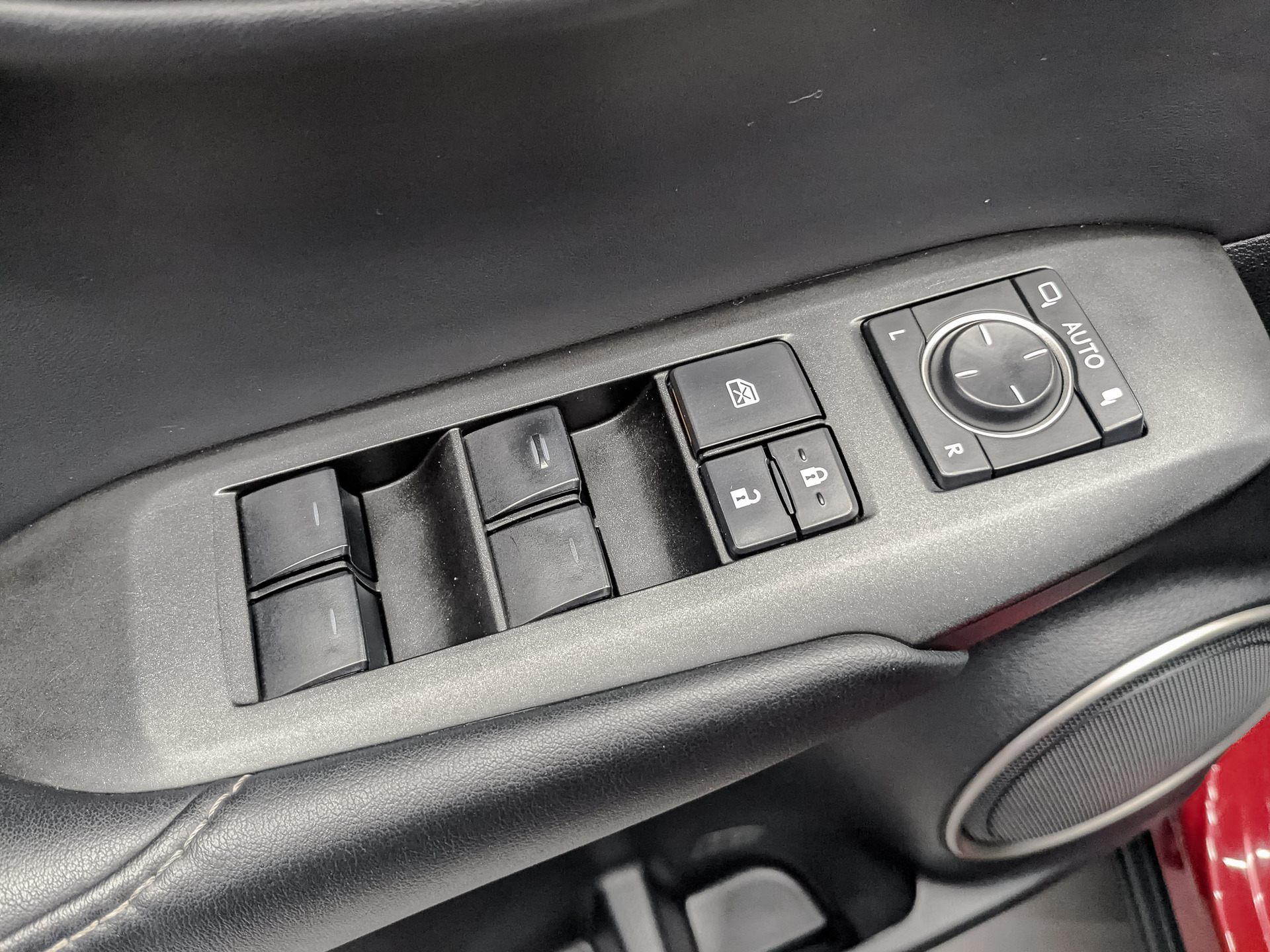 LEXUS NX 2.00 (150 л.с), автомат, 2017, пробег 168 946 км