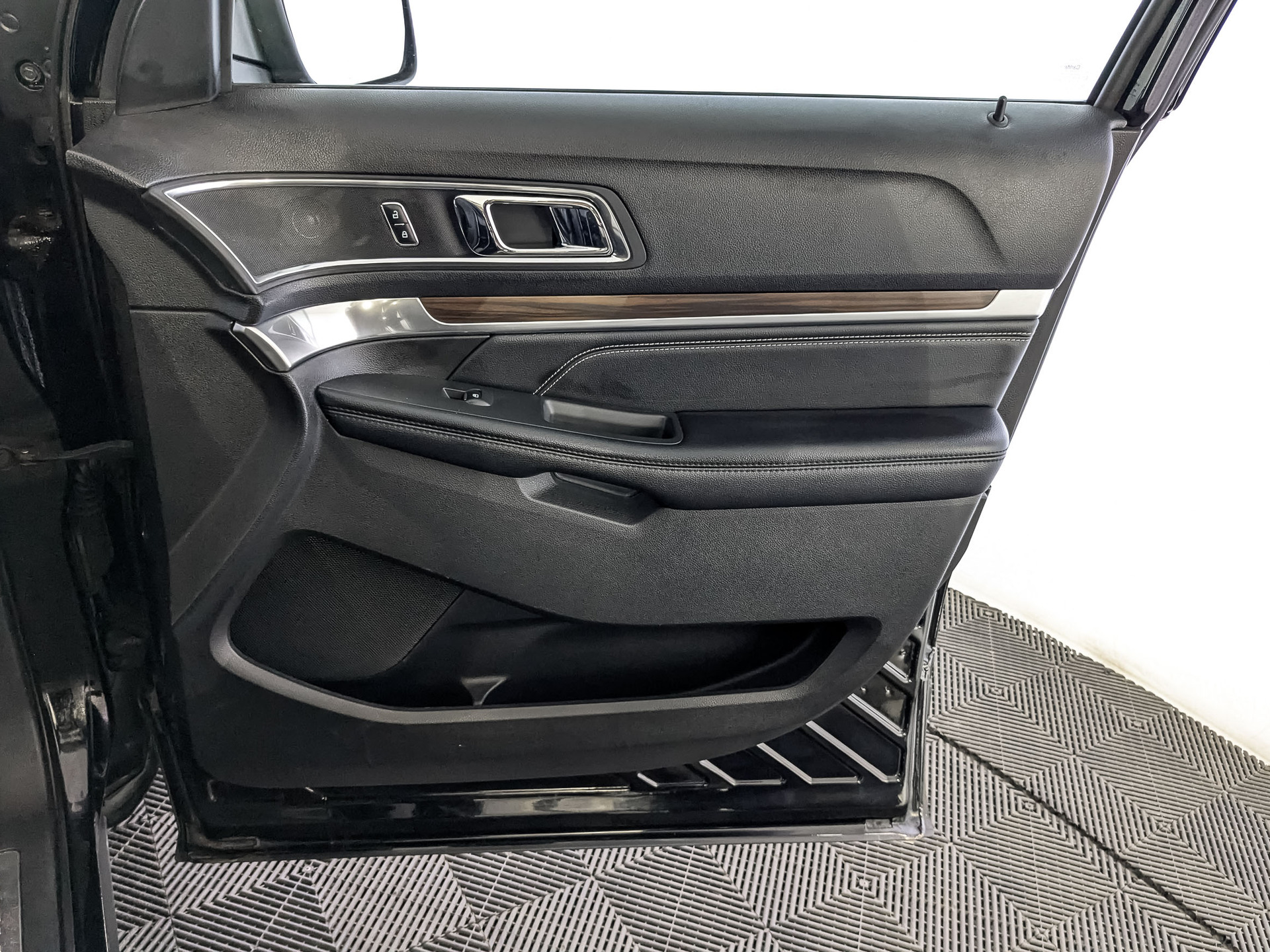 FORD Explorer 3.50 (249 л.с), автомат, 2017, пробег 147 837 км