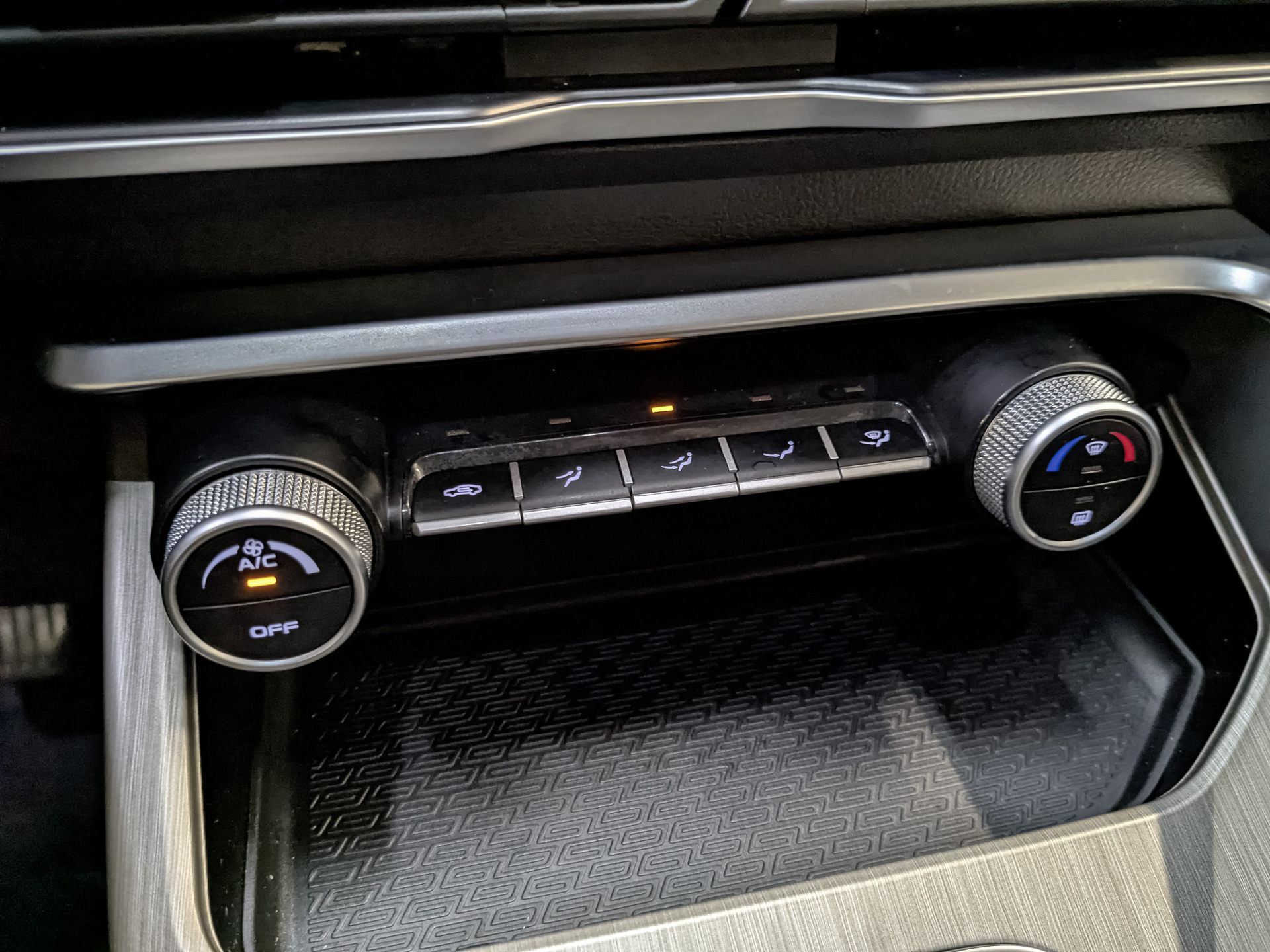 GEELY Coolray 1.50 (149 л.с), автомат, 2023, пробег 44 110 км