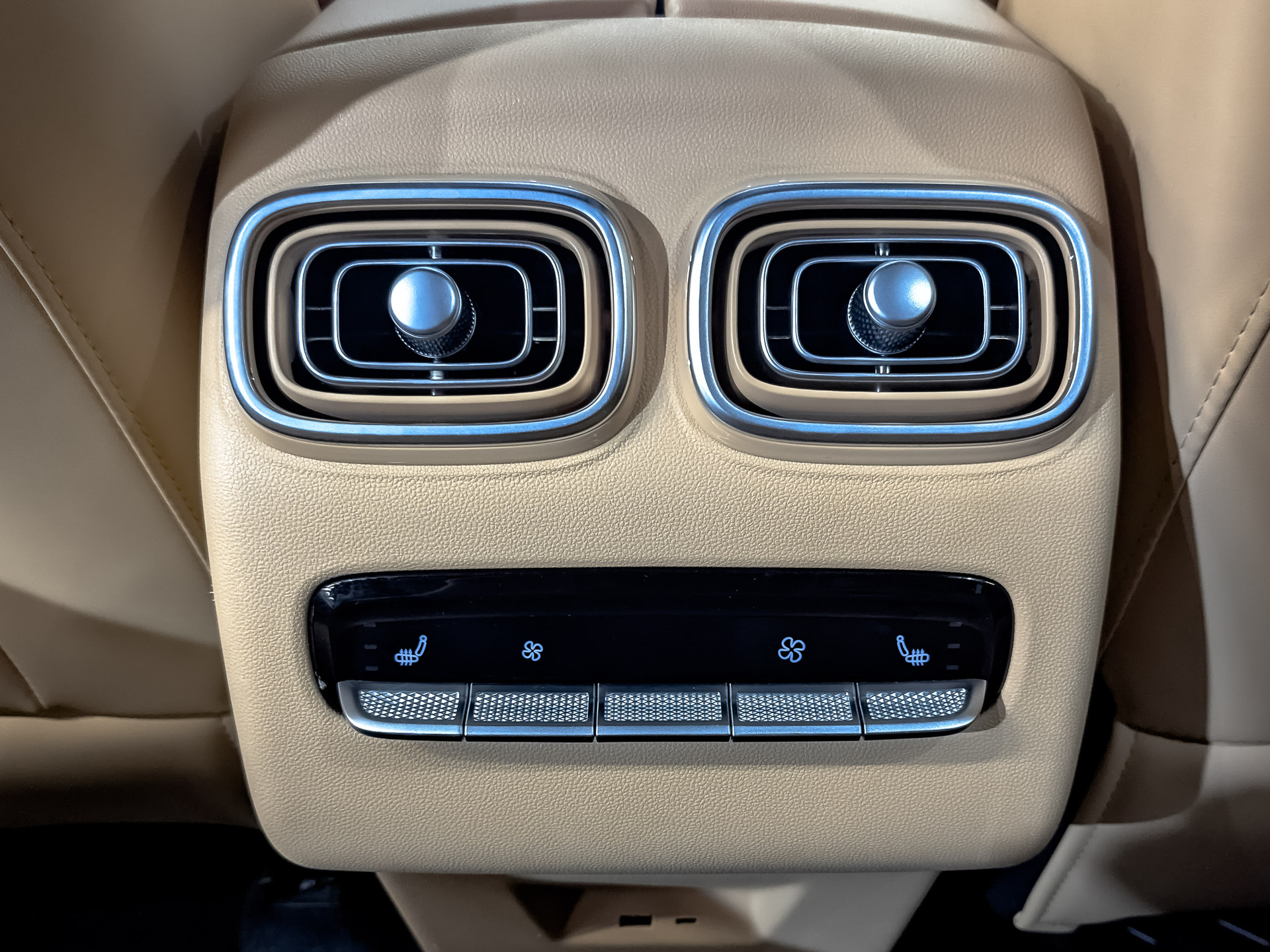 JAECOO J8 2.00 (249 л.с), автомат, 2024, пробег 35 836 км