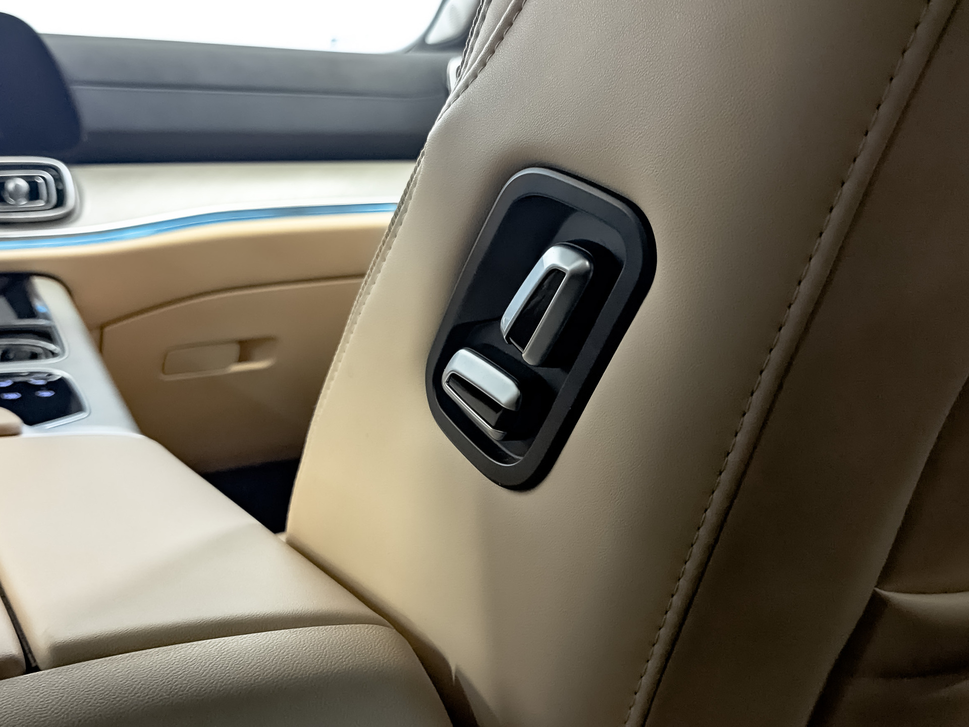 JAECOO J8 2.00 (249 л.с), автомат, 2024, пробег 35 836 км
