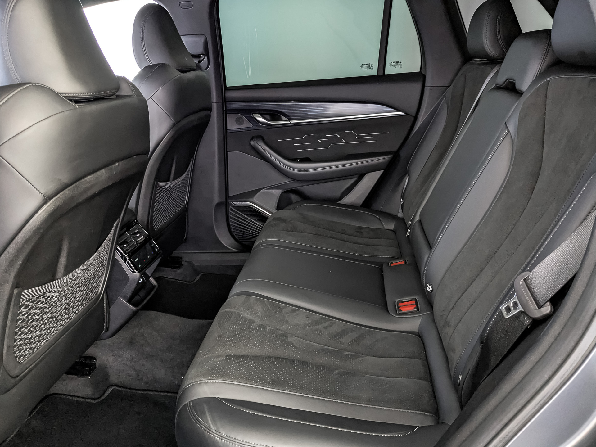 GEELY Monjaro 2.00 (238 л.с), автомат, 2024, пробег 27 396 км