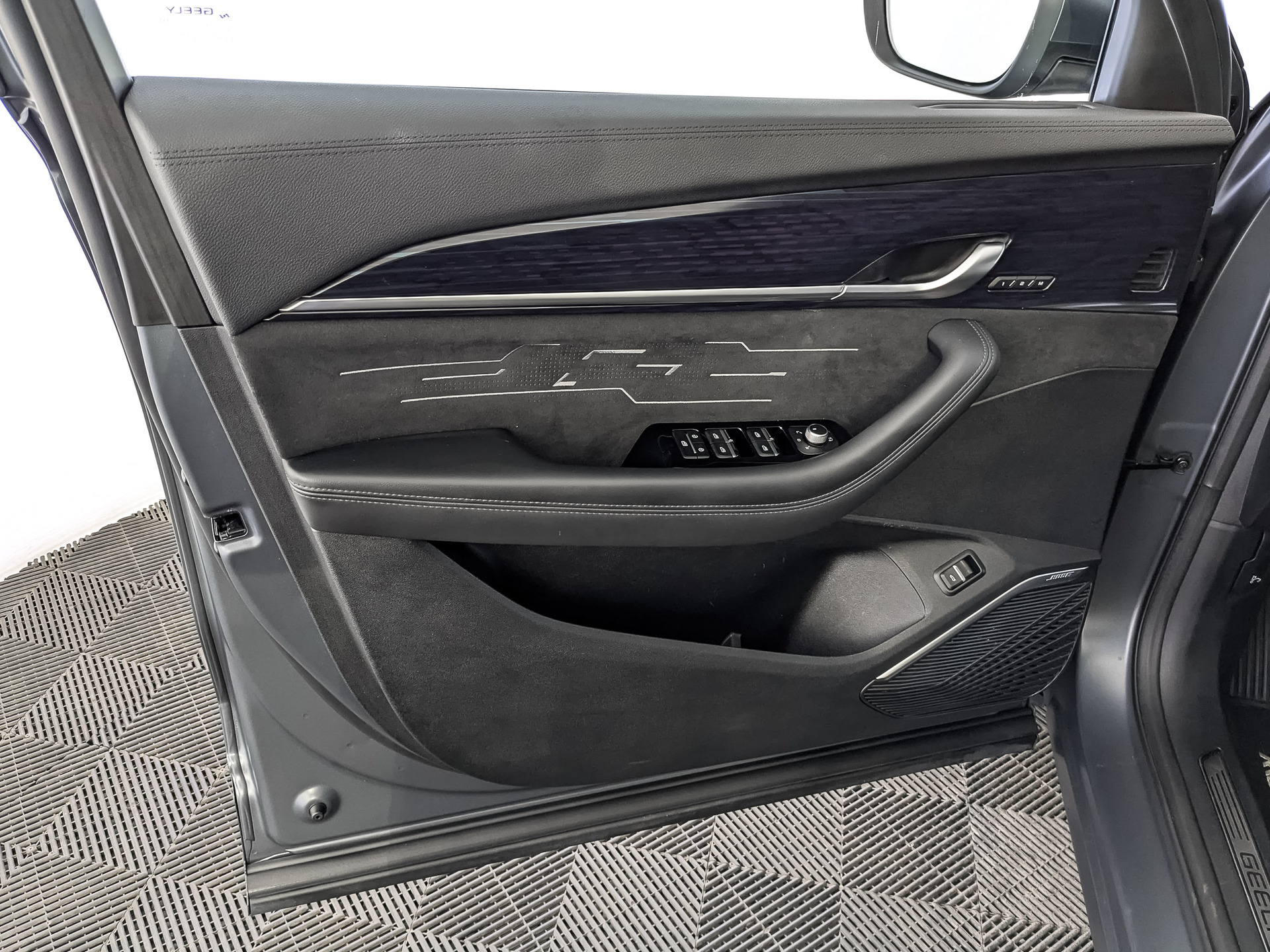GEELY Monjaro 2.00 (238 л.с), автомат, 2024, пробег 27 396 км