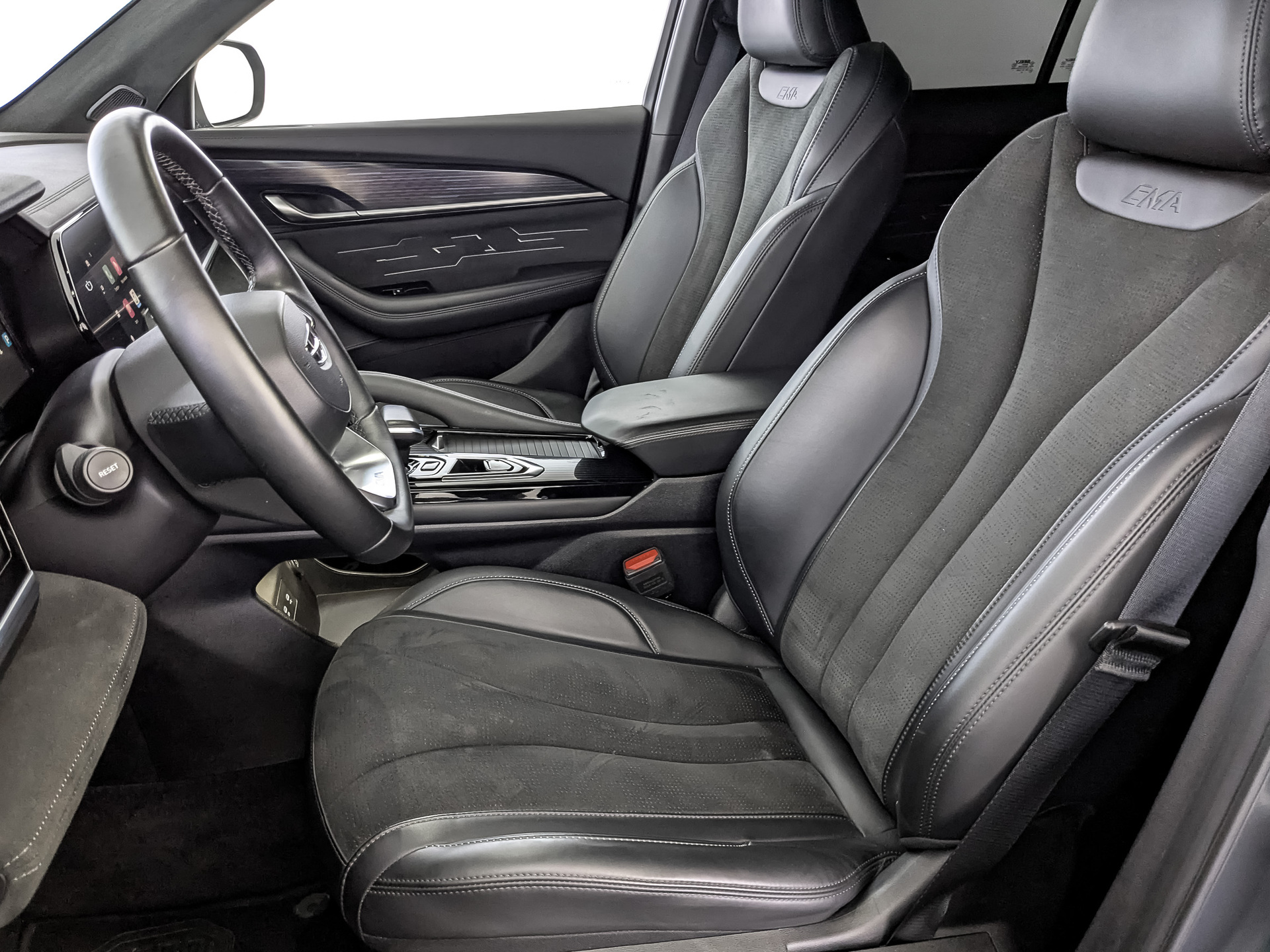 GEELY Monjaro 2.00 (238 л.с), автомат, 2024, пробег 27 396 км