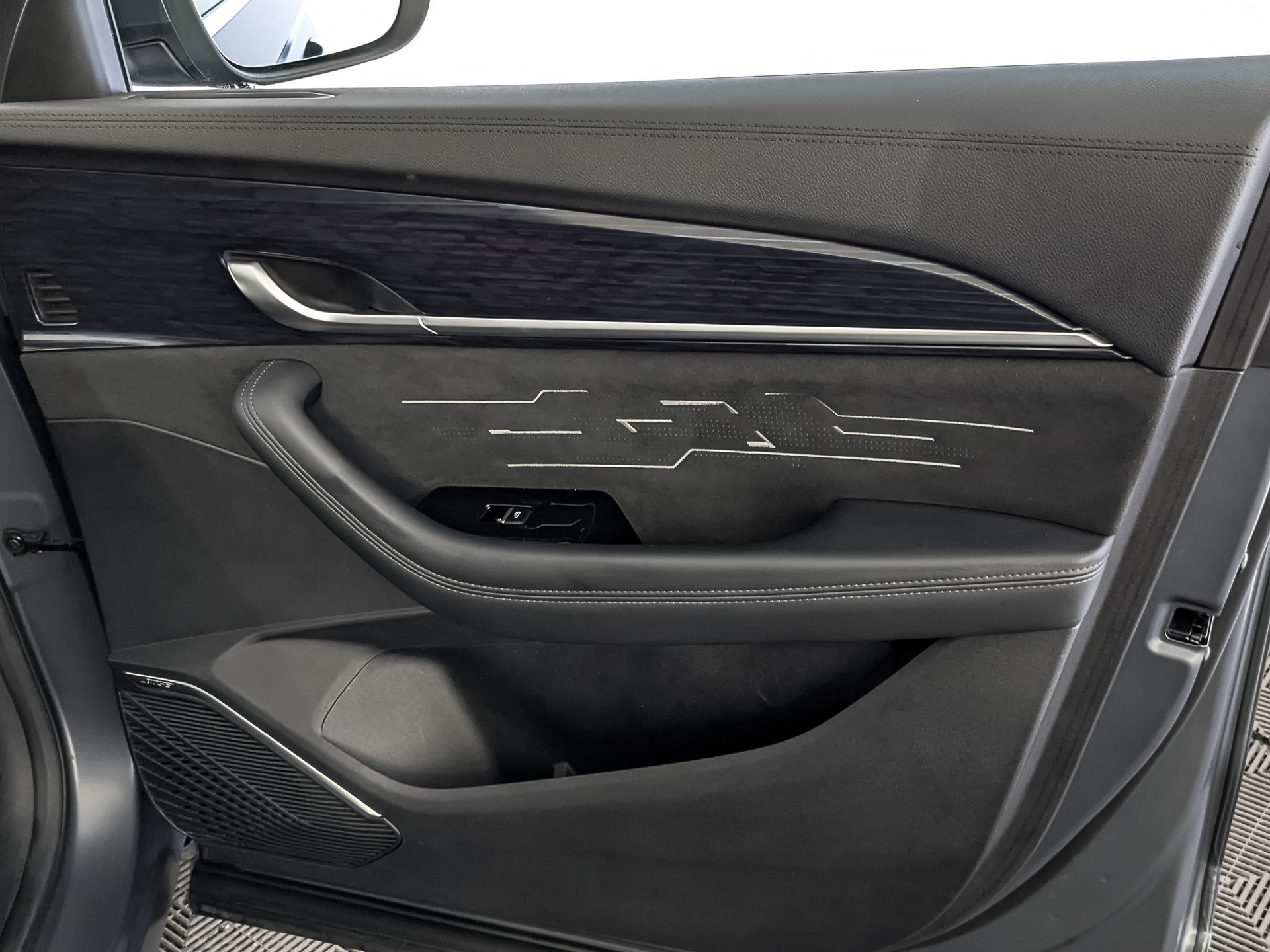GEELY Monjaro 2.00 (238 л.с), автомат, 2024, пробег 27 396 км