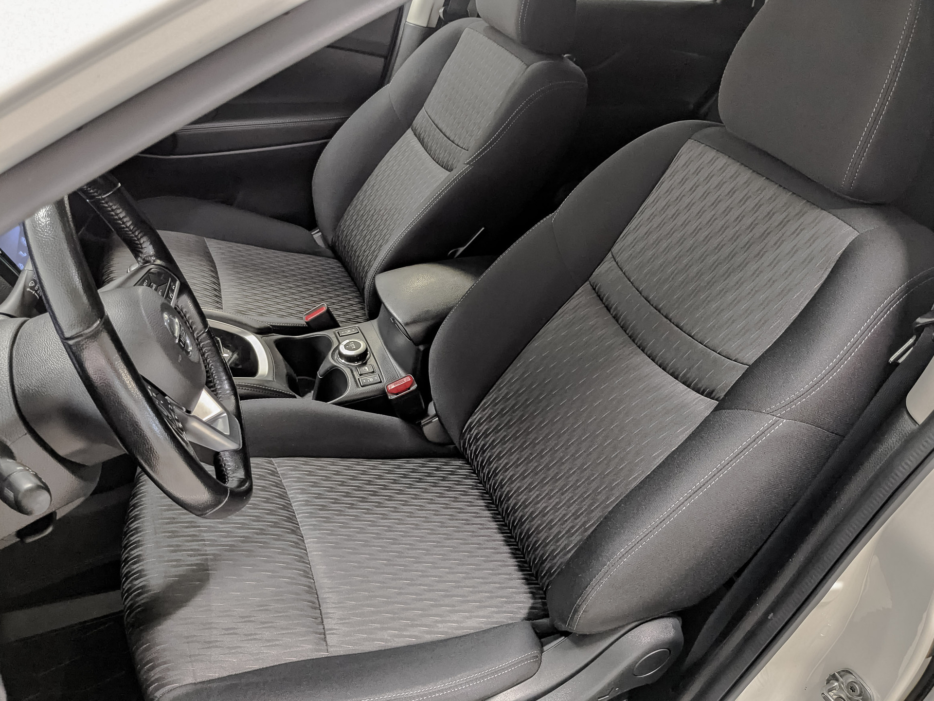 NISSAN X-Trail 2.00 (144 л.с), автомат, 2019, пробег 94 400 км