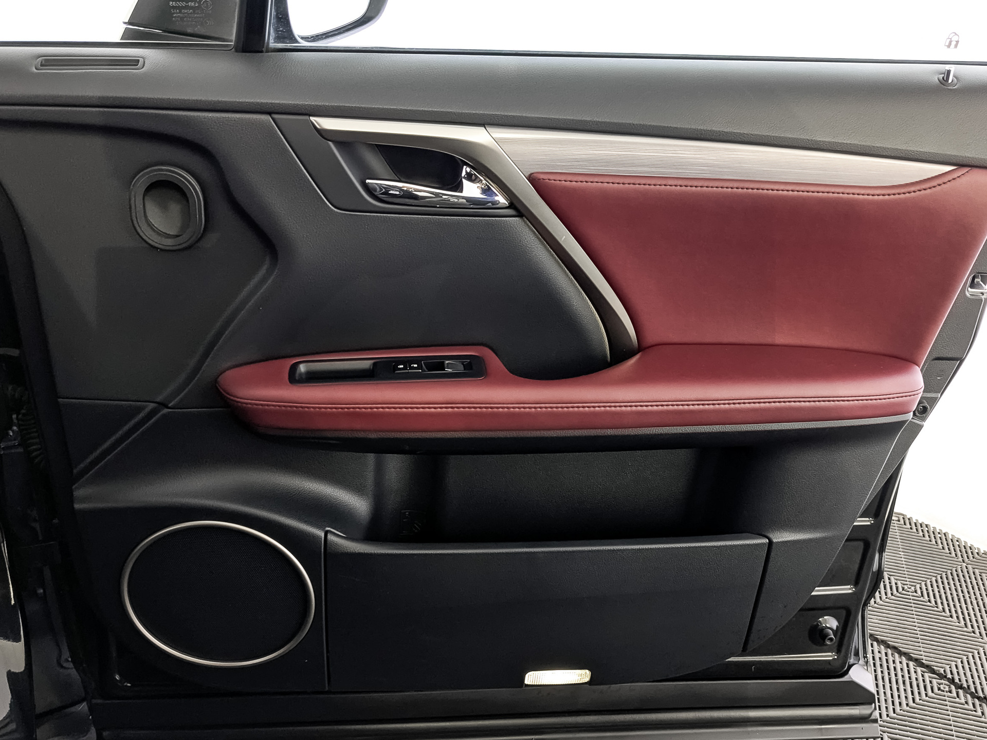 LEXUS RX 2.00 (238 л.с), автомат, 2019, пробег 87 750 км