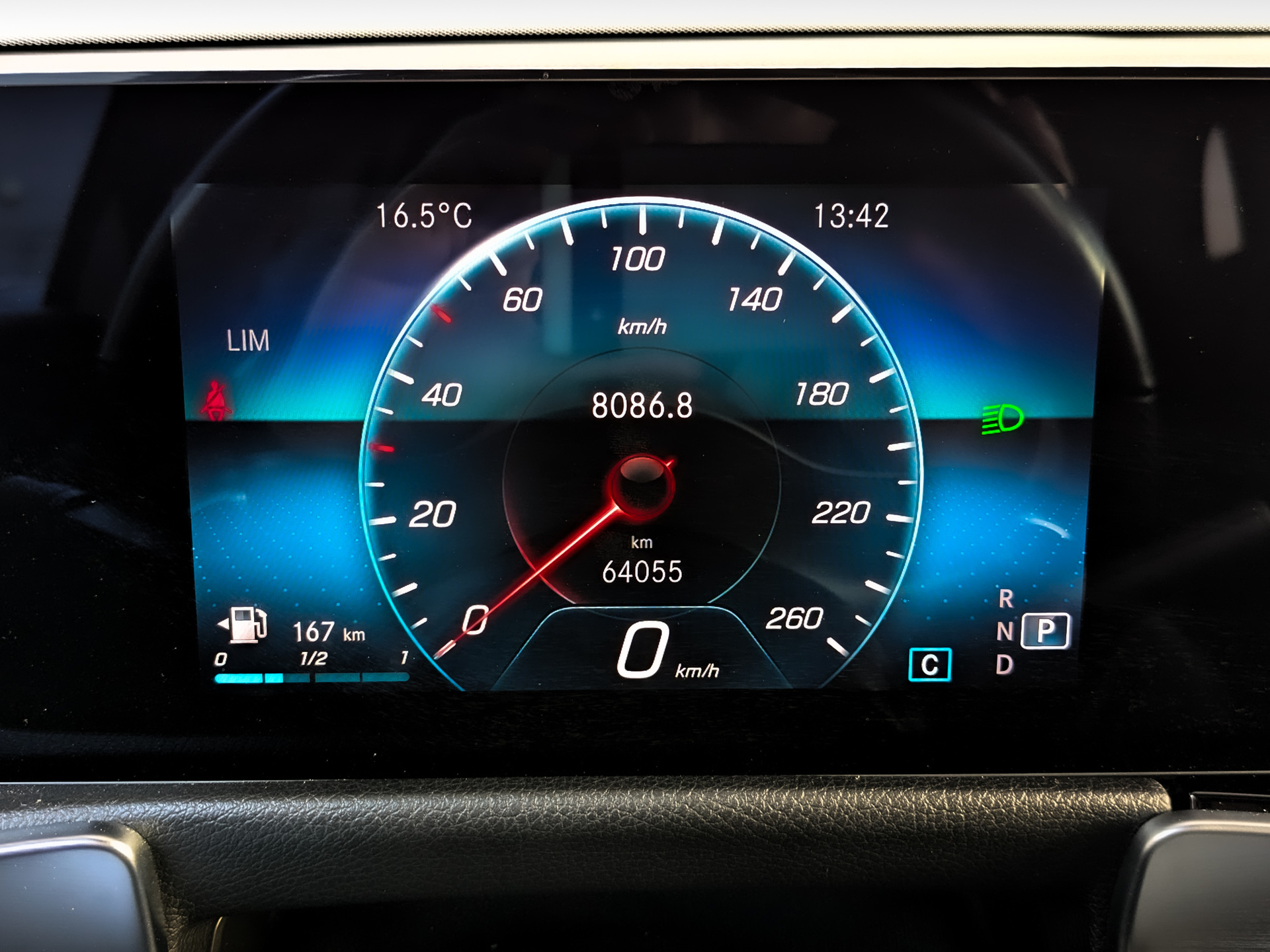 MERCEDES-BENZ GLB 1.30 (150 л.с), автомат, 2021, пробег 64 051 км
