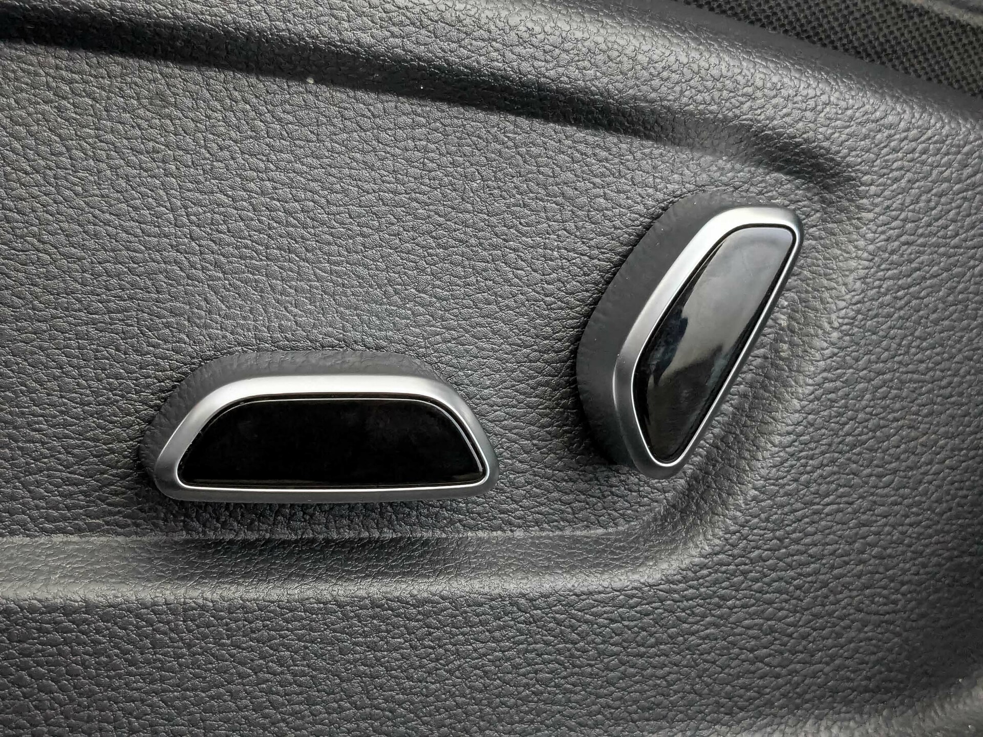 HONGQI H6 2.00 (245 л.с), автомат, 2025, пробег 25 888 км