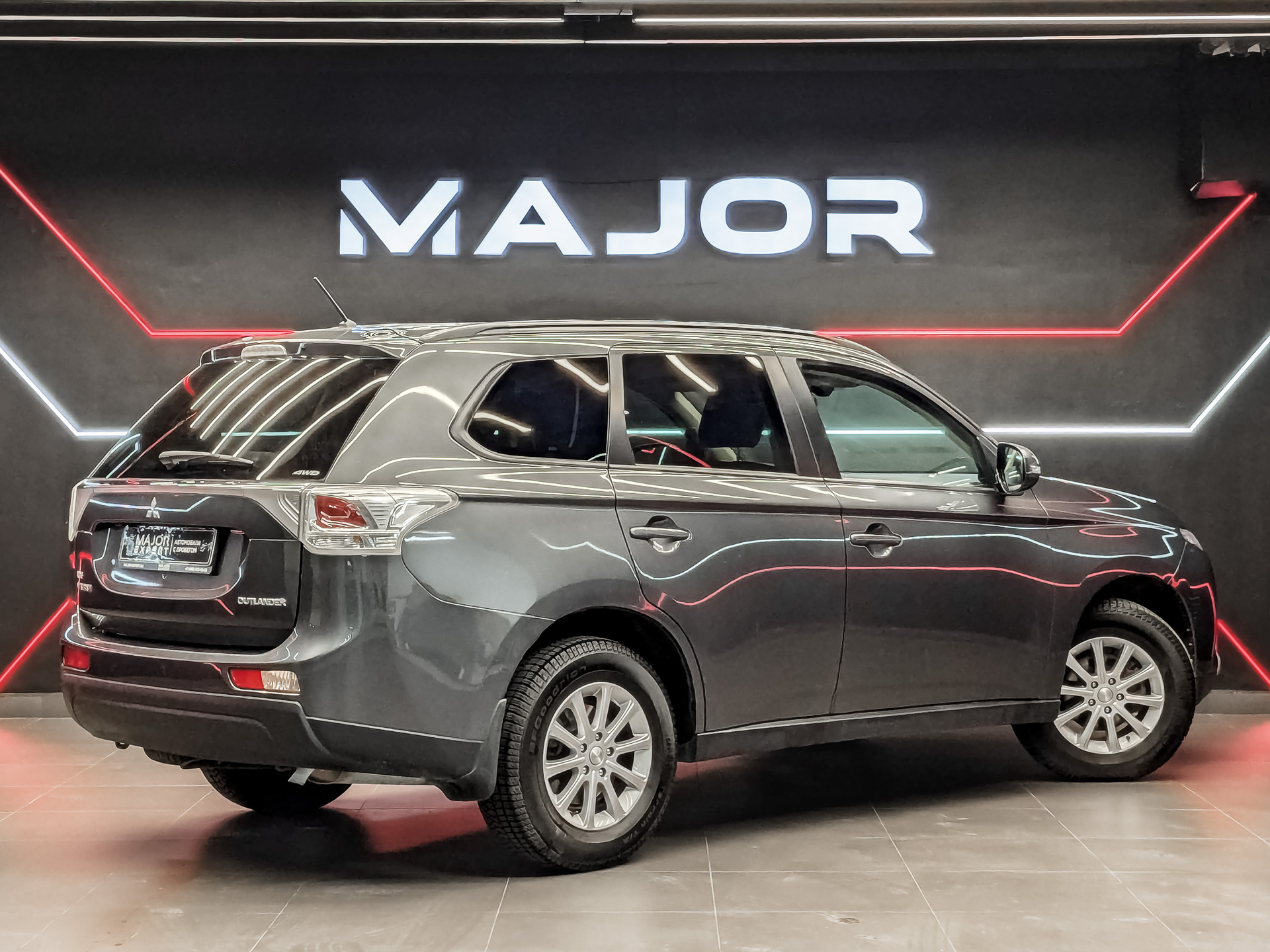 MITSUBISHI Outlander 2.40 (167 л.с), автомат, 2013, пробег 76 575 км