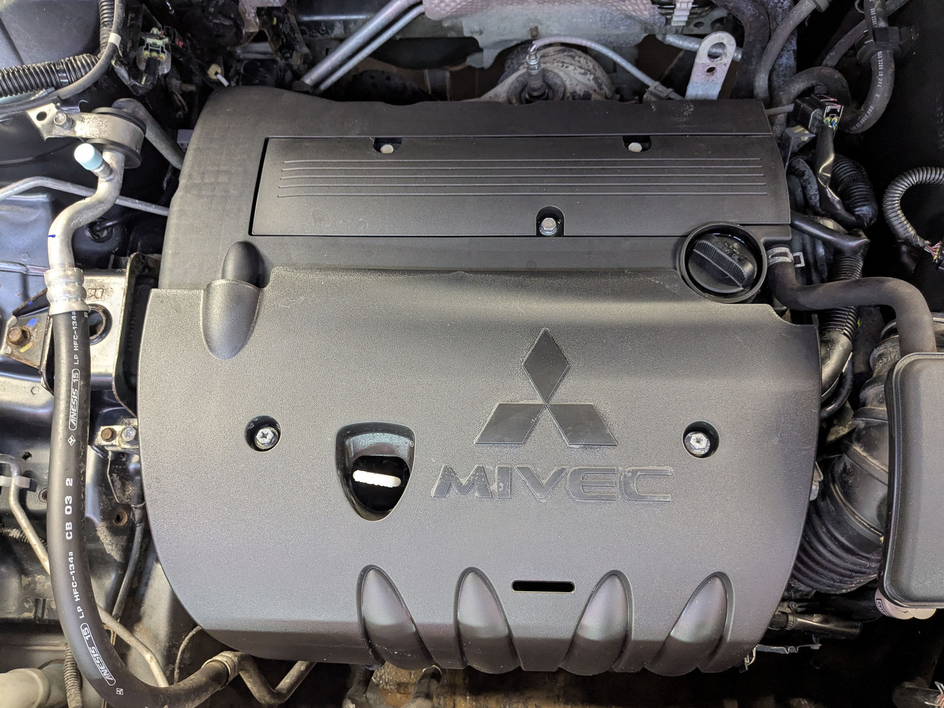 MITSUBISHI Outlander 2.40 (167 л.с), автомат, 2013, пробег 76 575 км