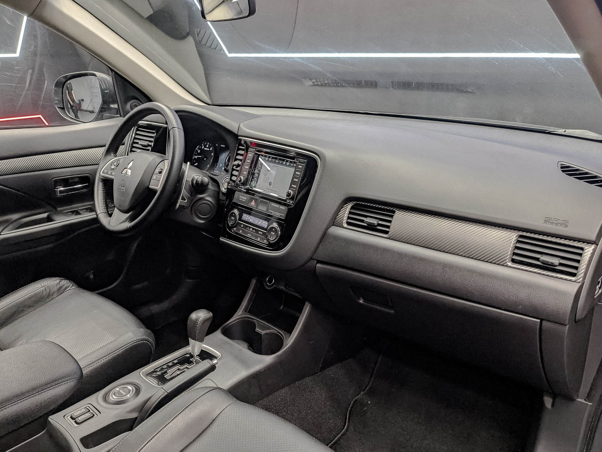 MITSUBISHI Outlander 2.40 (167 л.с), автомат, 2013, пробег 76 575 км