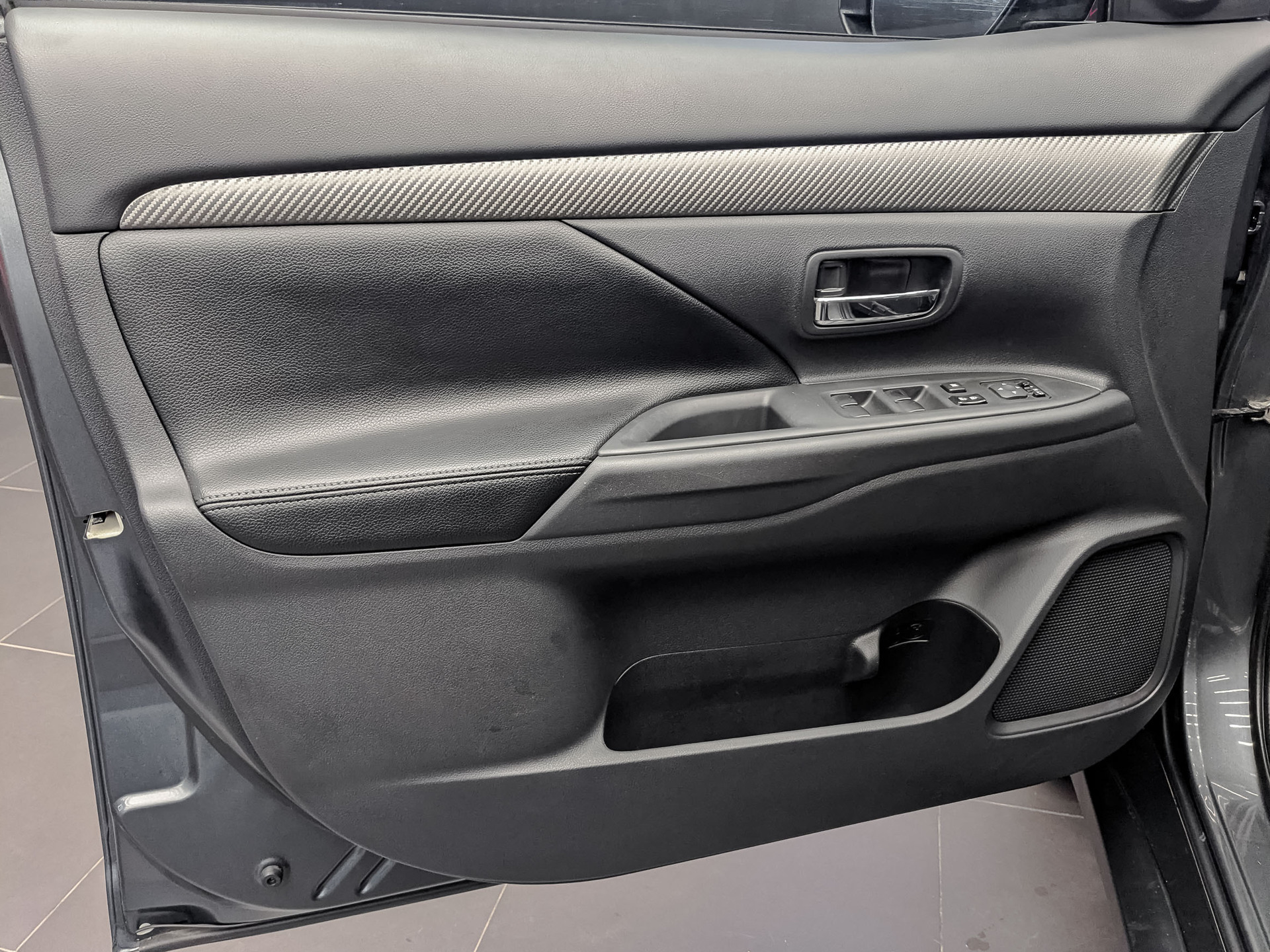 MITSUBISHI Outlander 2.40 (167 л.с), автомат, 2013, пробег 76 575 км