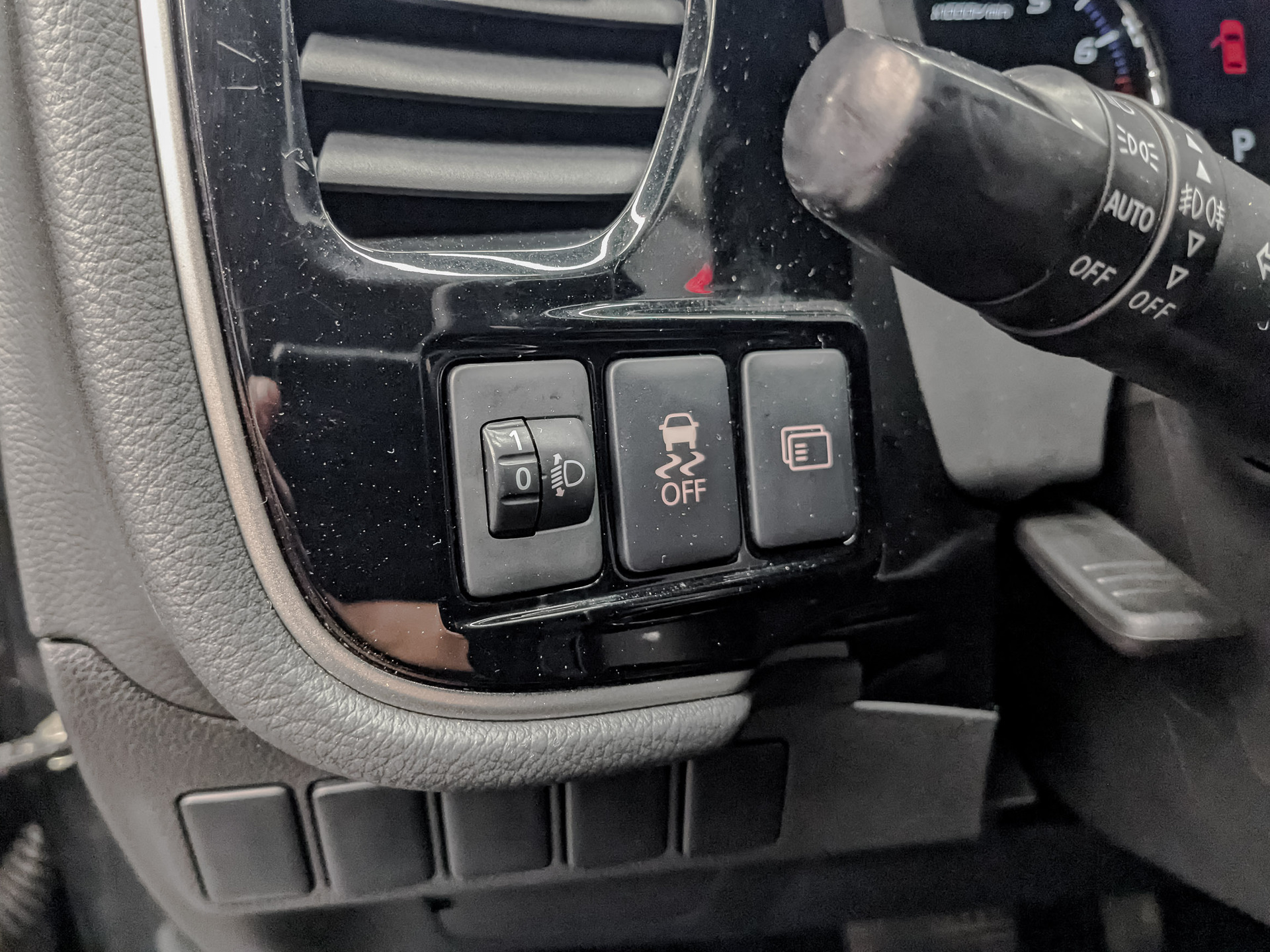 MITSUBISHI Outlander 2.40 (167 л.с), автомат, 2013, пробег 76 575 км