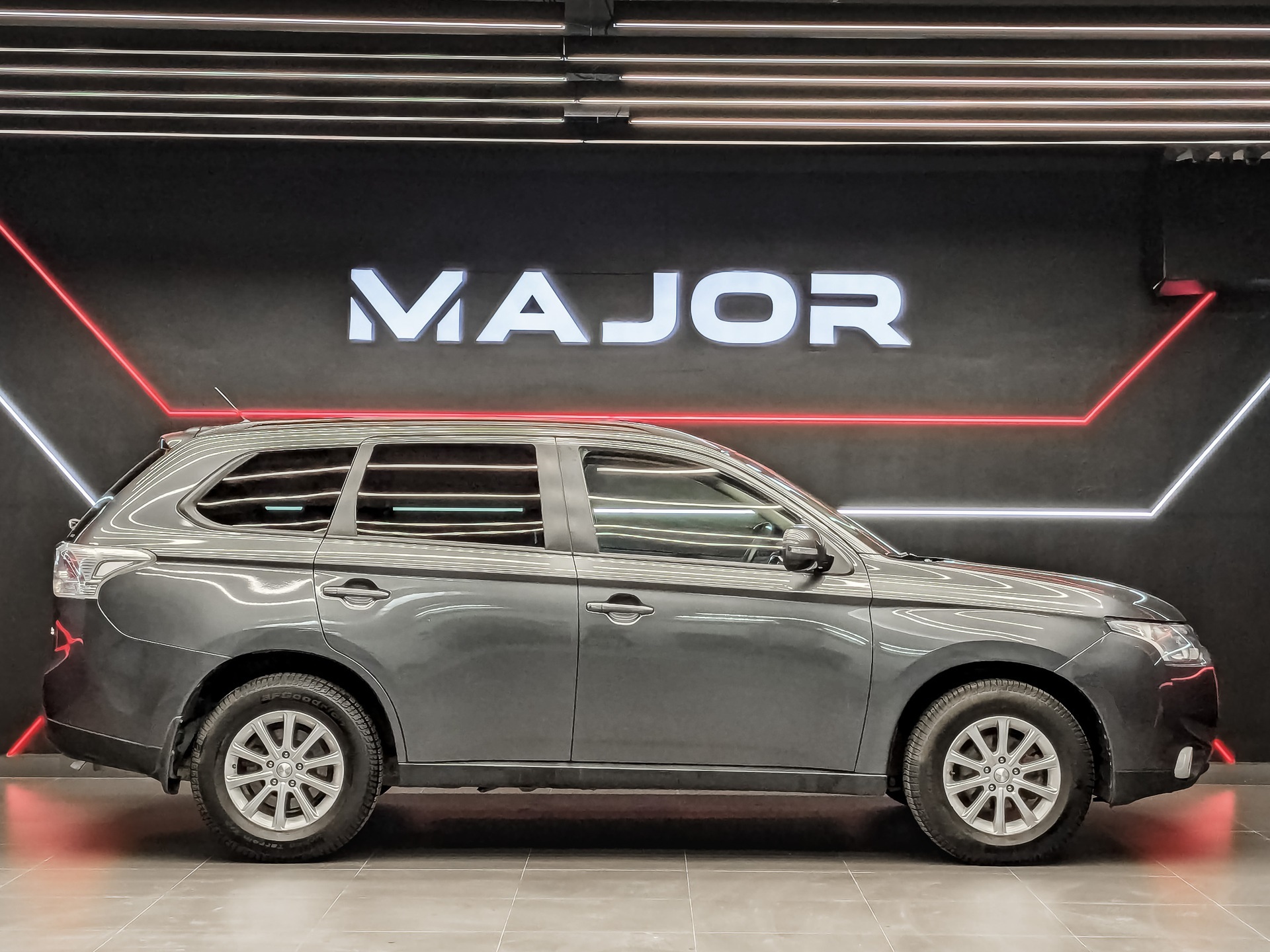 MITSUBISHI Outlander 2.40 (167 л.с), автомат, 2013, пробег 76 575 км