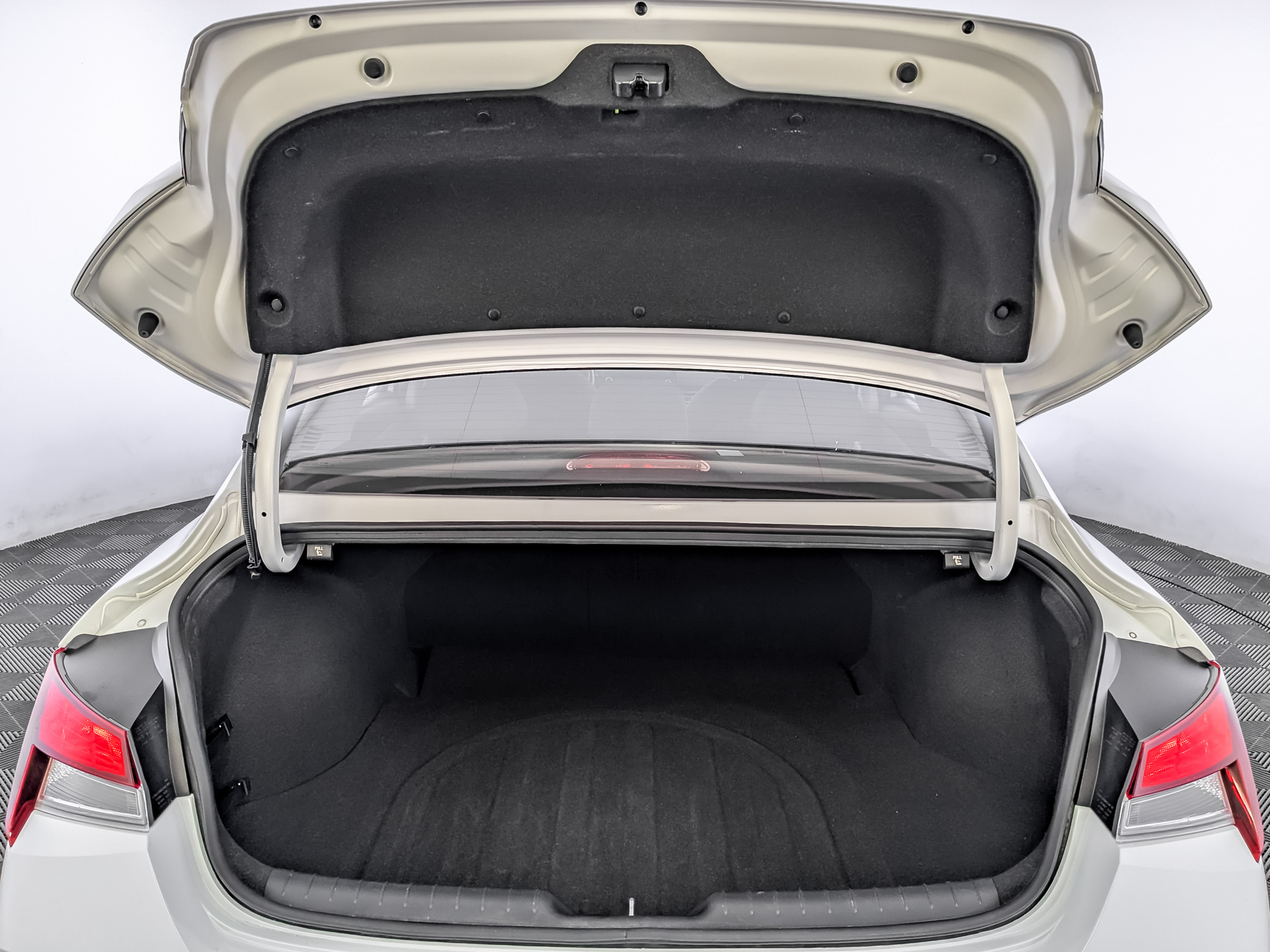 HYUNDAI Elantra 1.60 (128 л.с), автомат, 2022, пробег 42 343 км